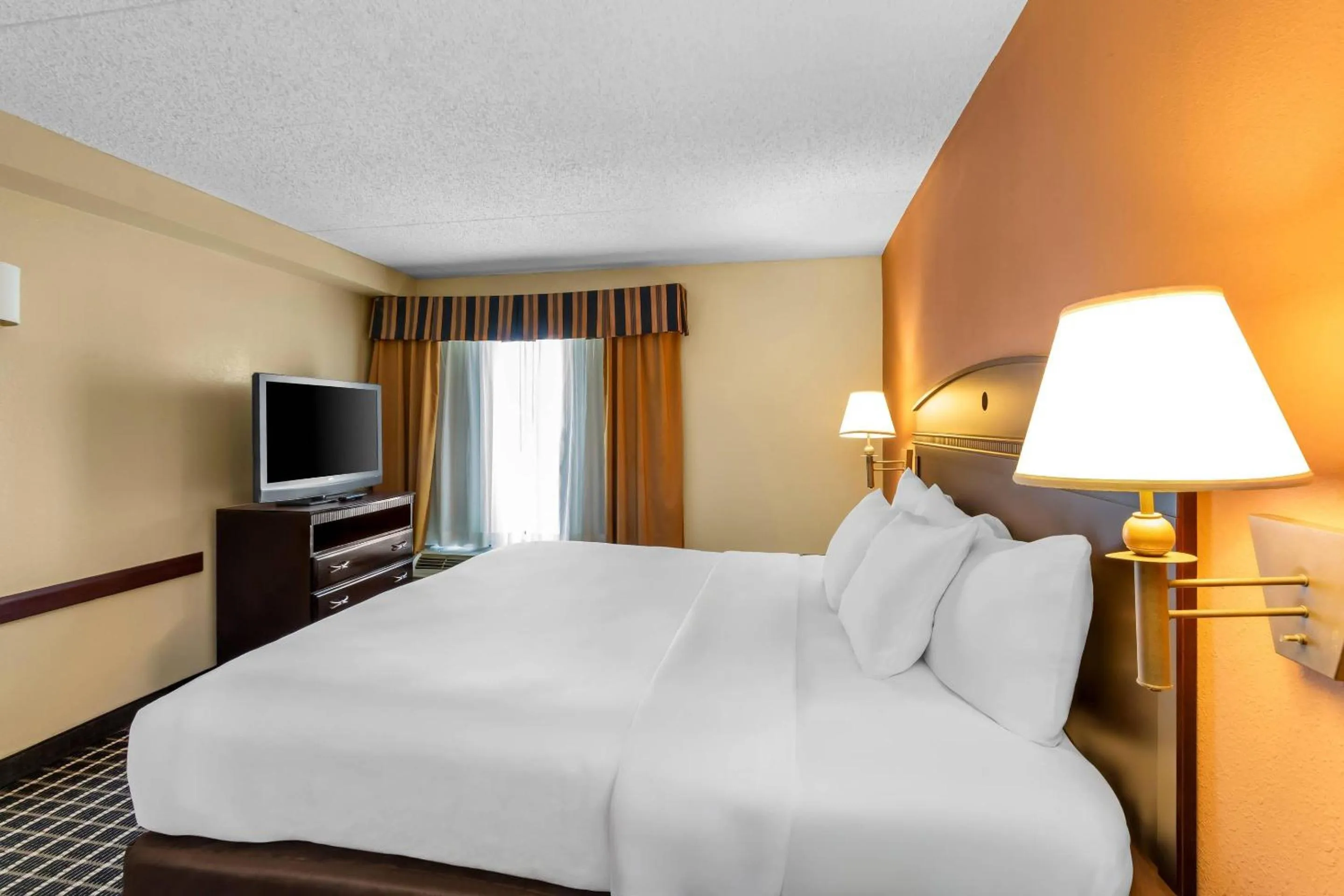 Bedroom, Bed in Comfort Inn & Suites Somerset - New Brunswick