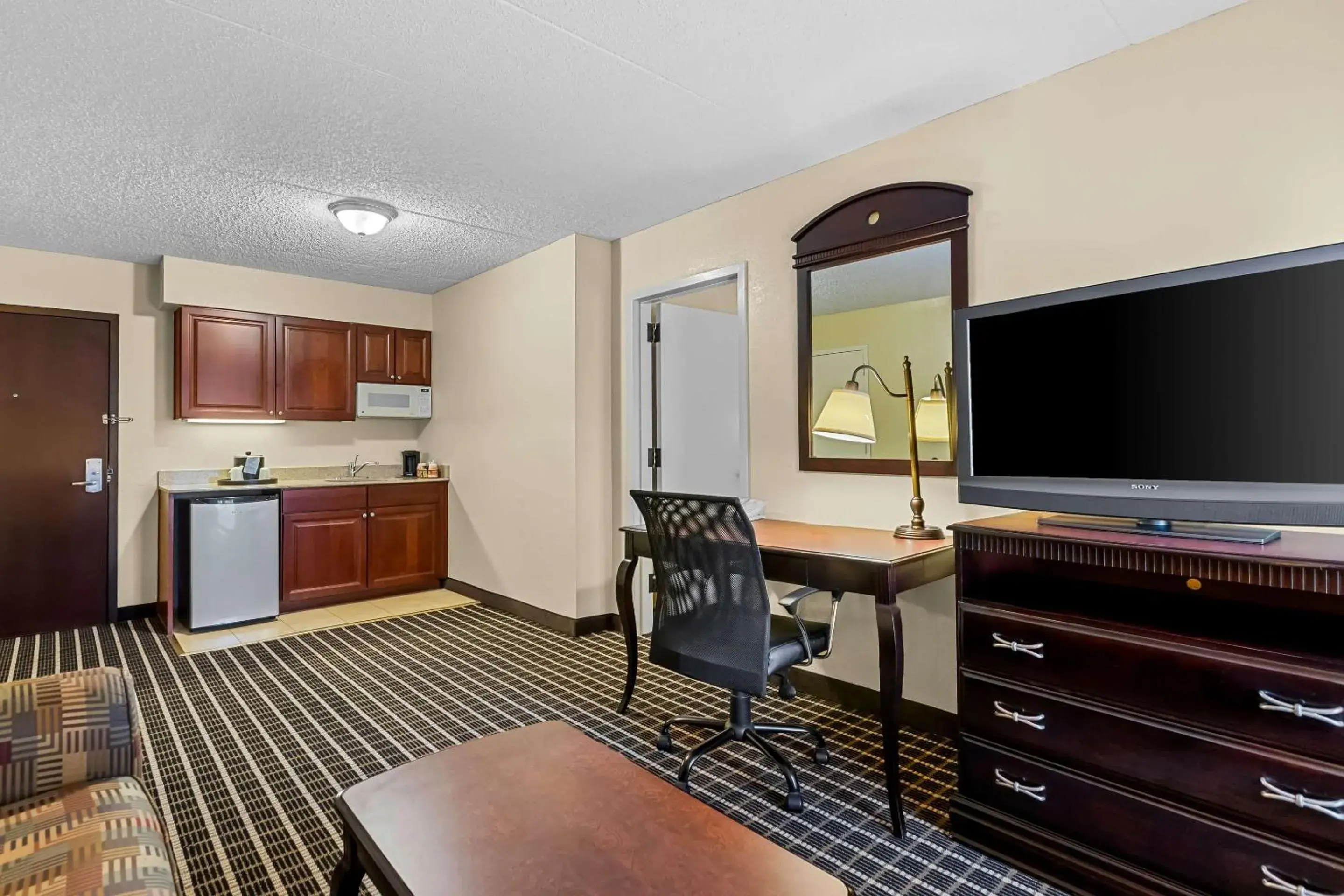 King Suite - Non-Smoking in Comfort Inn & Suites Somerset - New Brunswick King Suite - Non-Smoking in Comfort Inn & Suites Somerset - New Brunswick