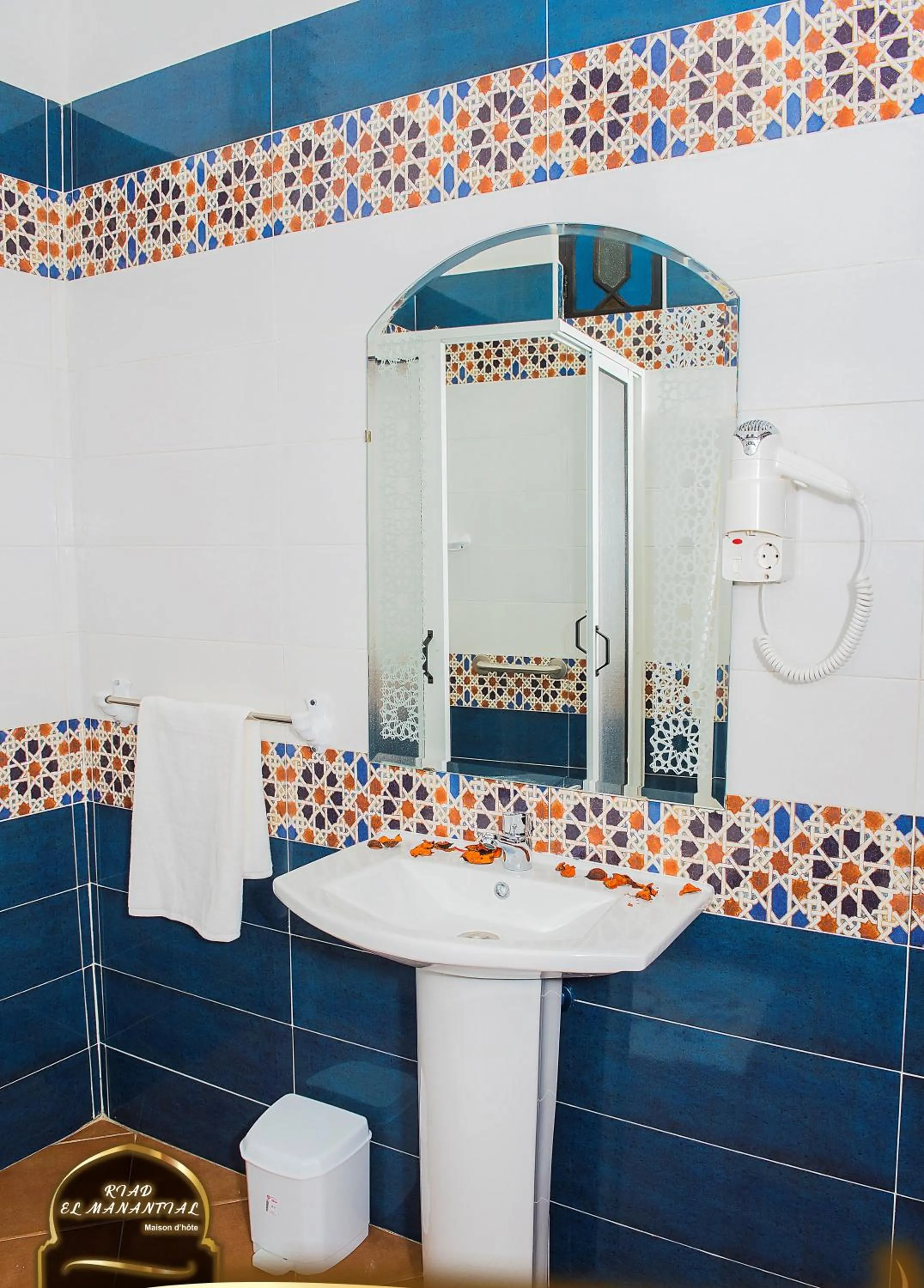 Shower in Riad EL Manantial,Dar Hajjaj,Patrimonio del SXIX