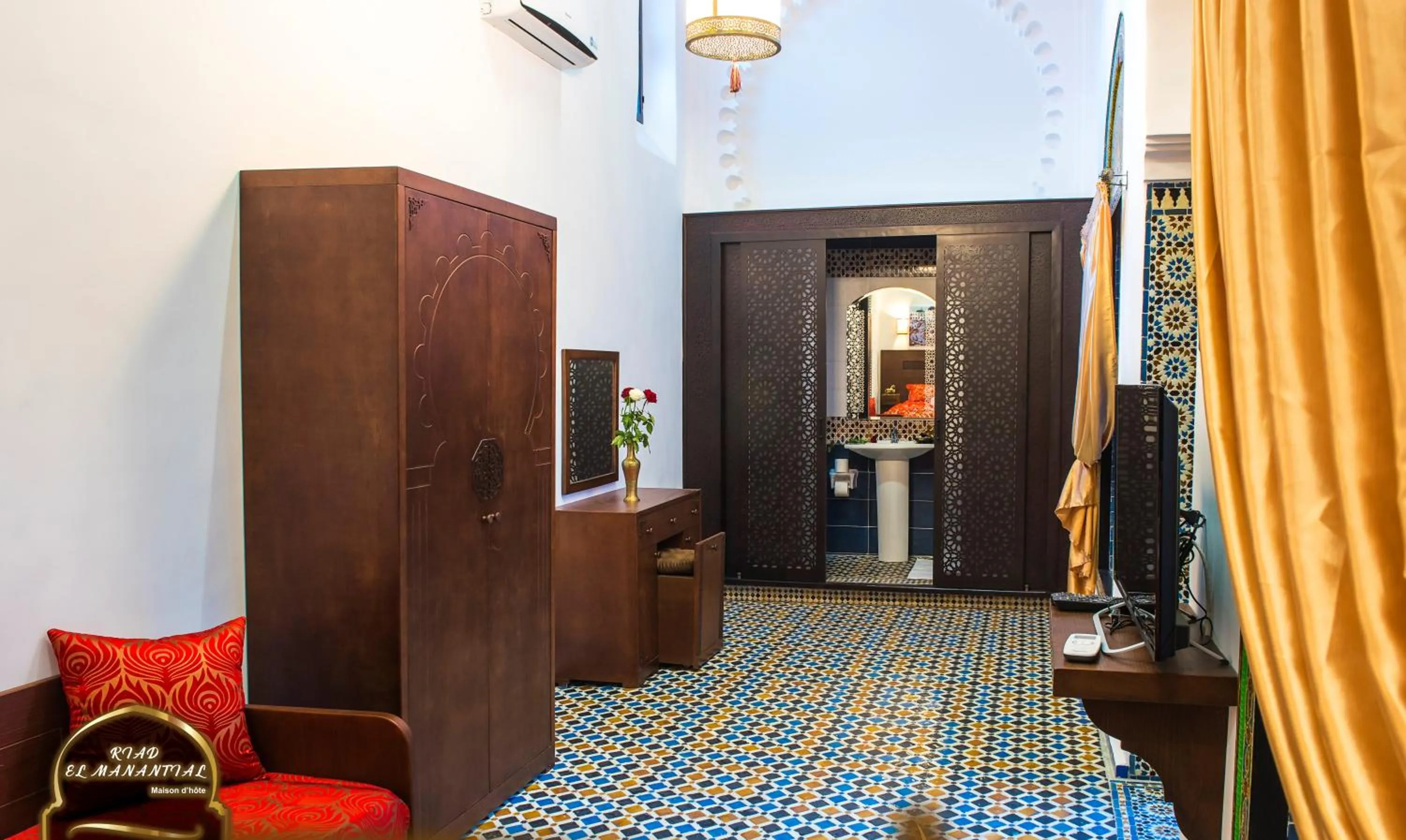 Bathroom in Riad EL Manantial,Dar Hajjaj,Patrimonio del SXIX