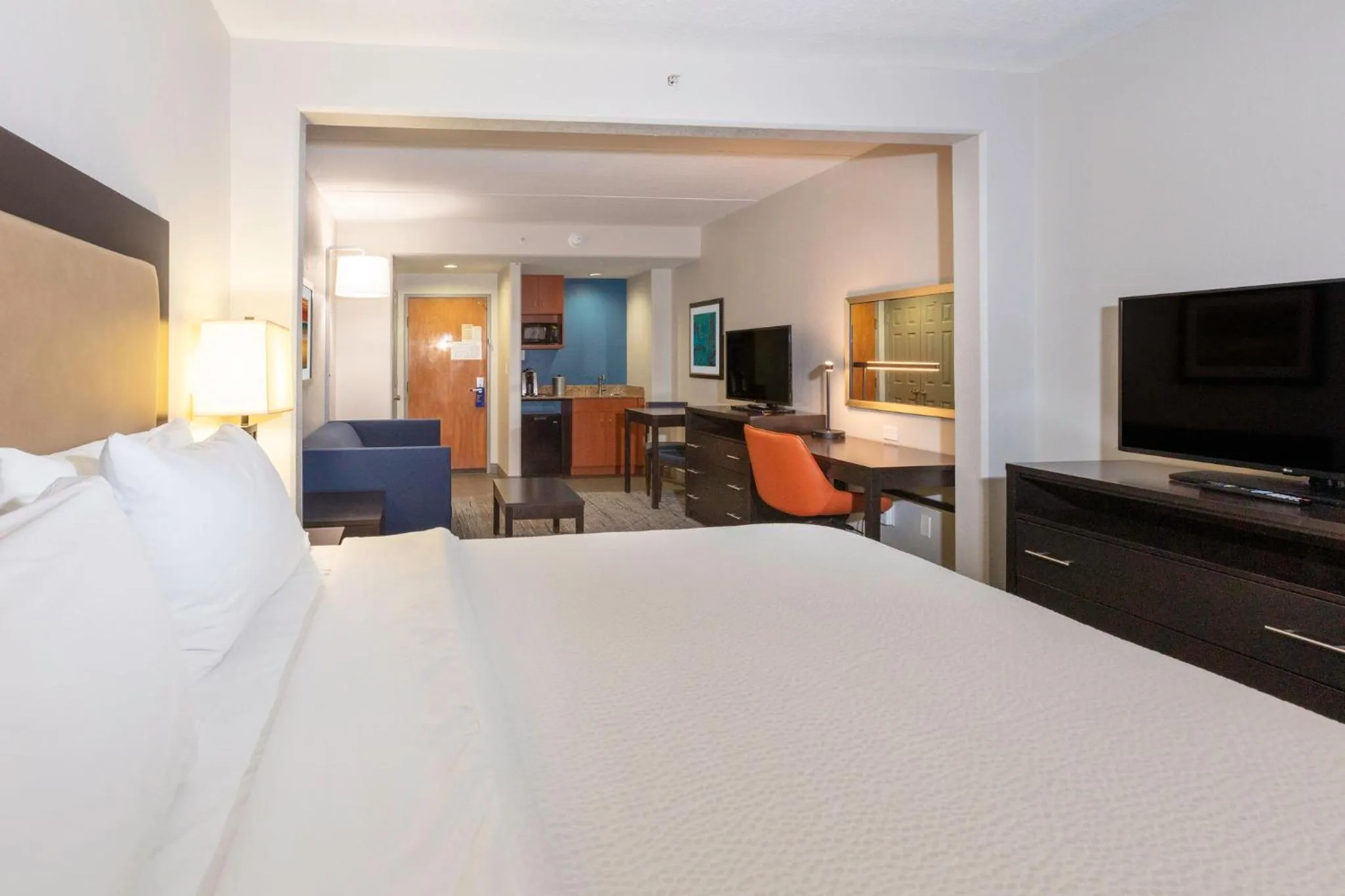Photo of the whole room, Bed in Holiday Inn Express Hotel & Suites Jacksonville Airport by IHG