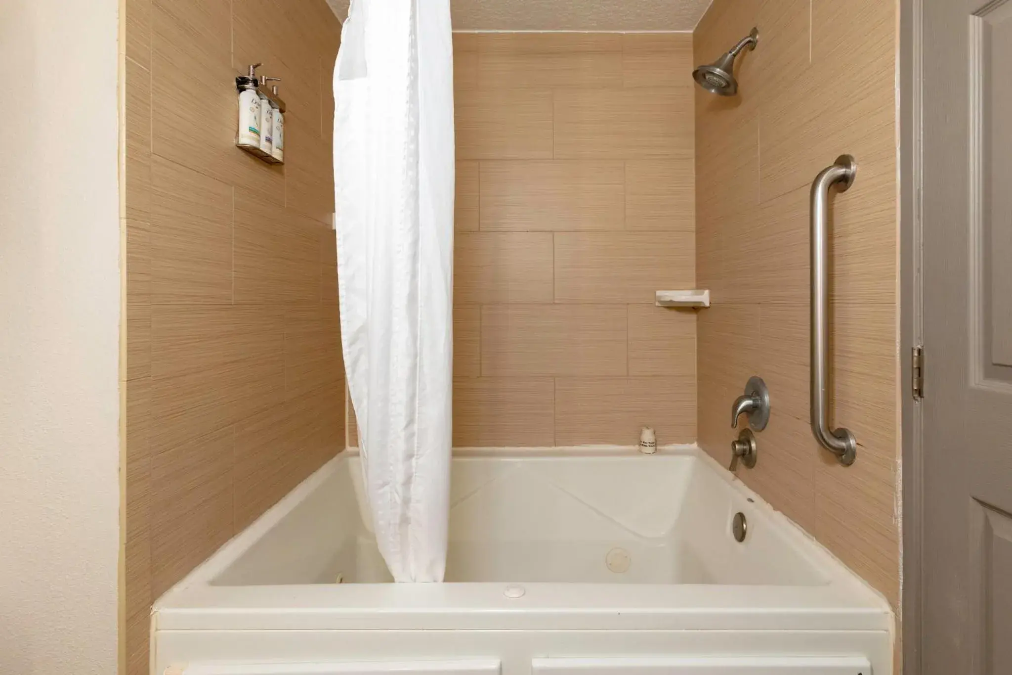 King Suite with Spa Bath - Non-Smoking in Holiday Inn Express Hotel & Suites Jacksonville Airport by IHG King Suite with Spa Bath - Non-Smoking in Holiday Inn Express Hotel & Suites Jacksonville Airport by IHG