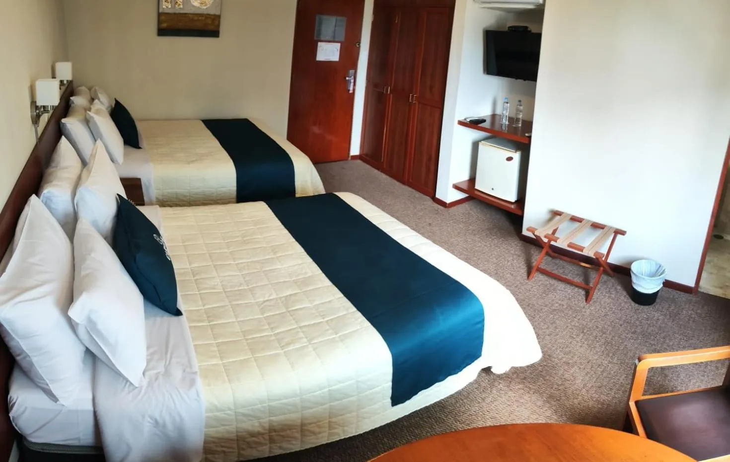 Communal lounge/ TV room, Bed in Hotel Carmel