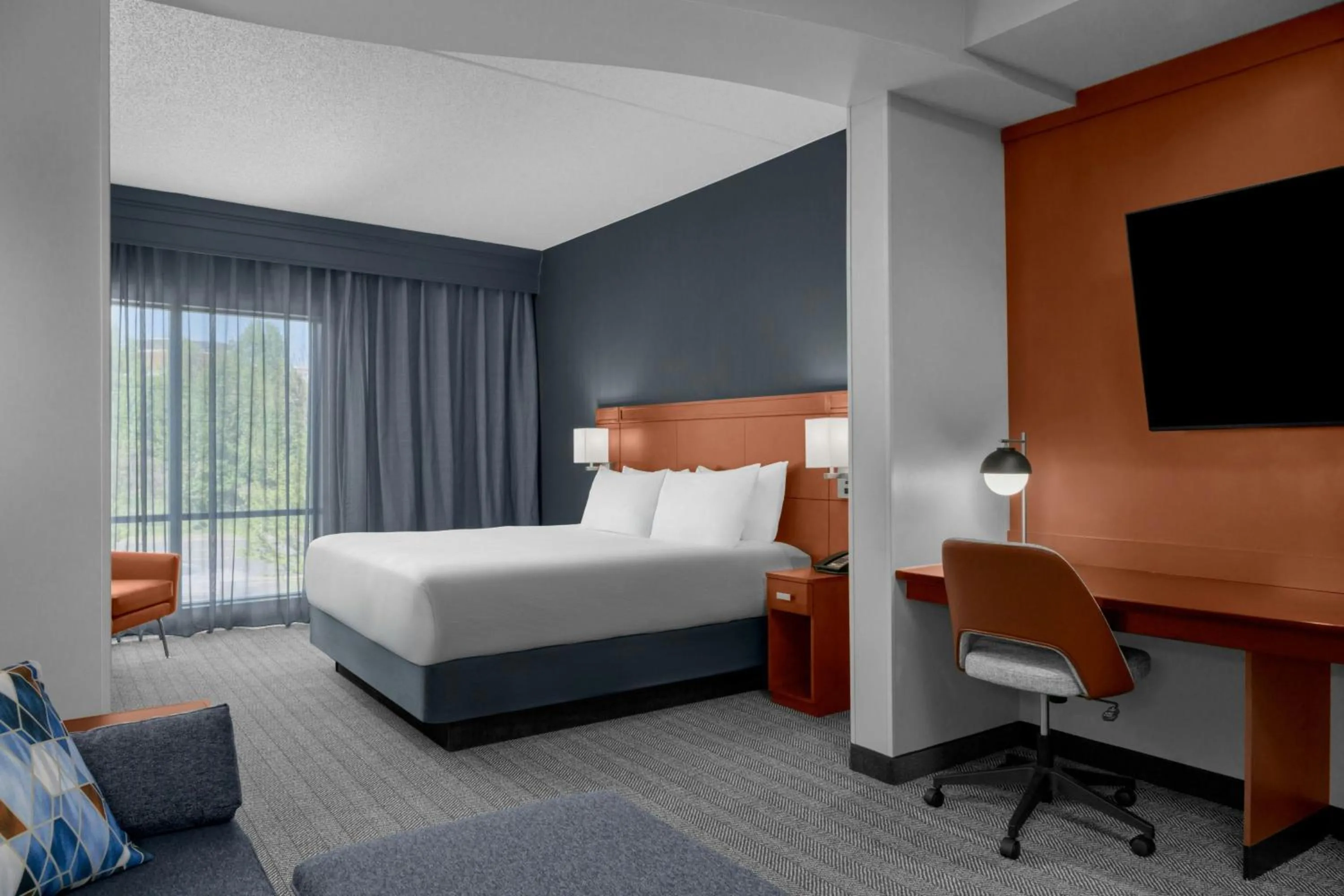 Photo of the whole room, Bed in Courtyard Pittsburgh Settlers Ridge/Robinson Township