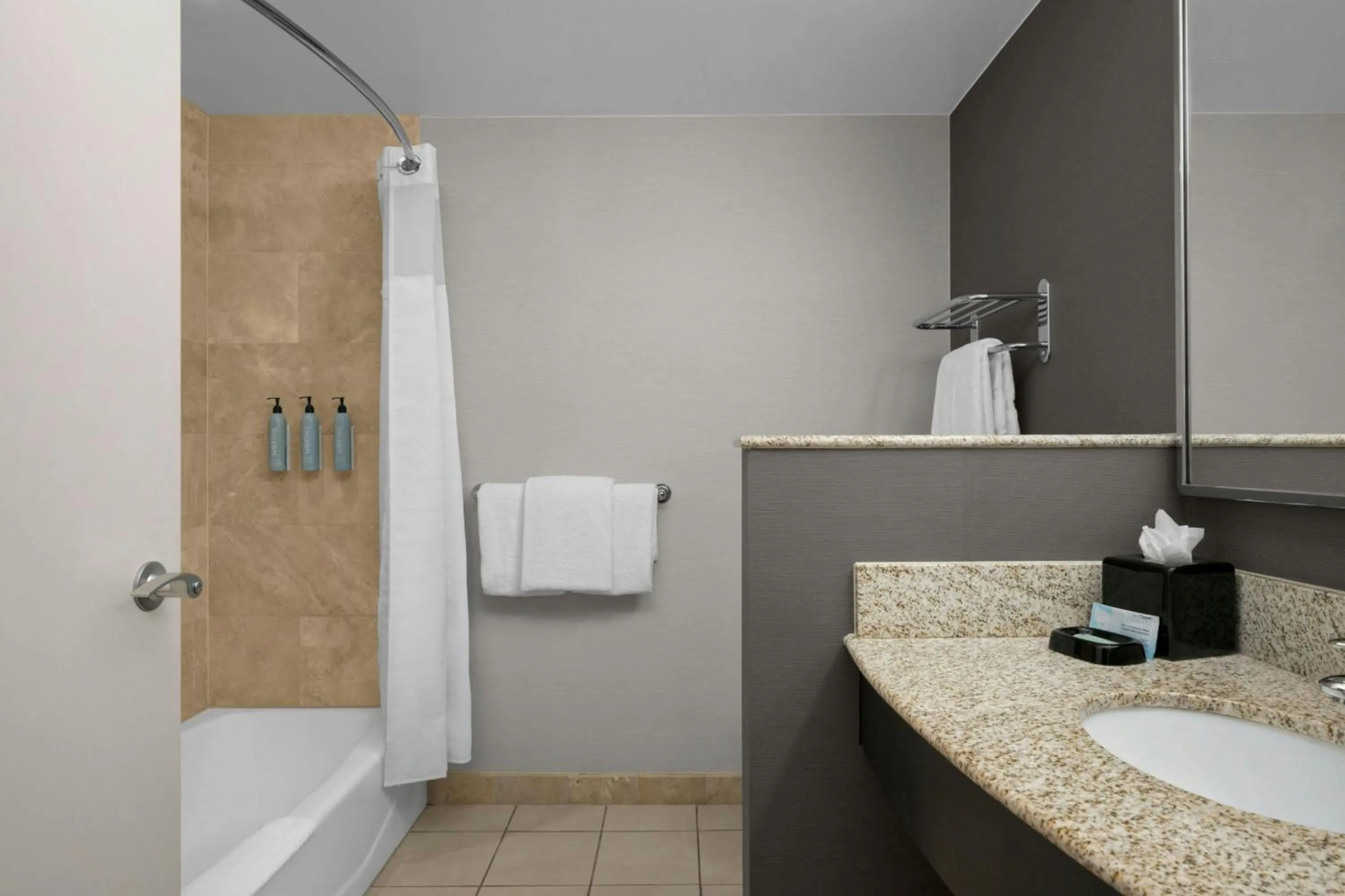 Bathroom in Courtyard Pittsburgh Settlers Ridge/Robinson Township