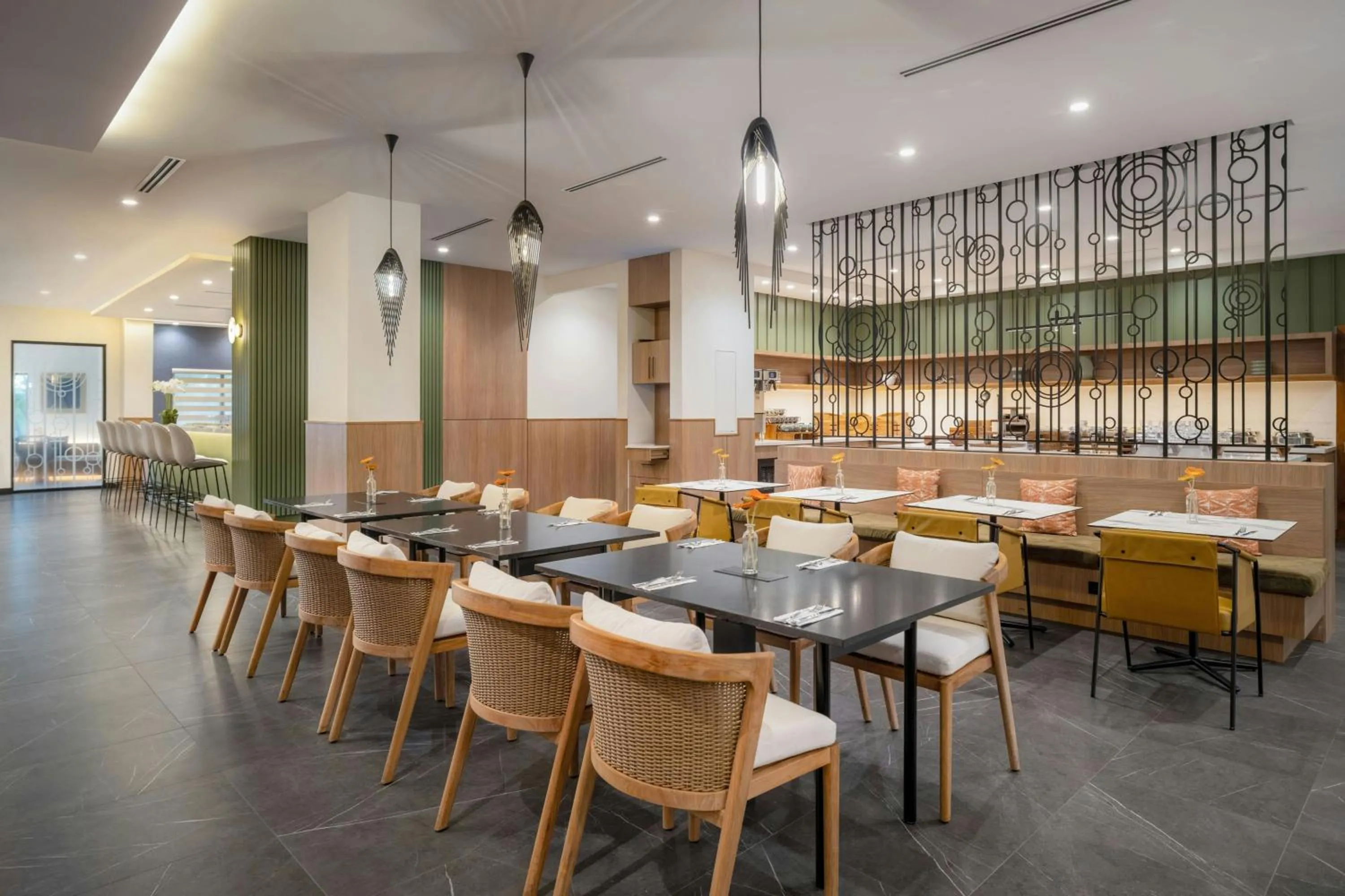 Lounge or bar in Courtyard by Marriott Port of Spain