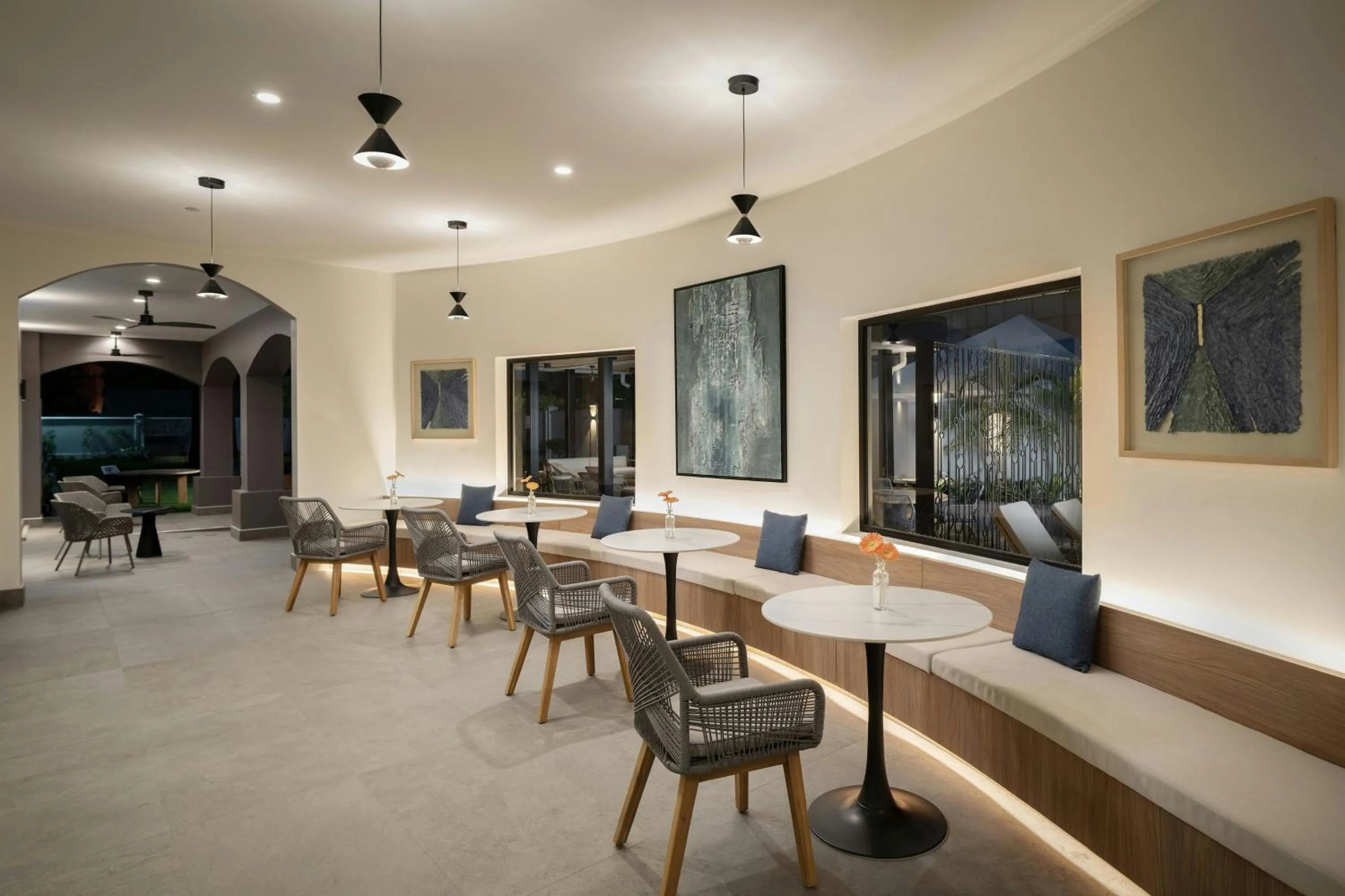 Lounge or bar in Courtyard by Marriott Port of Spain