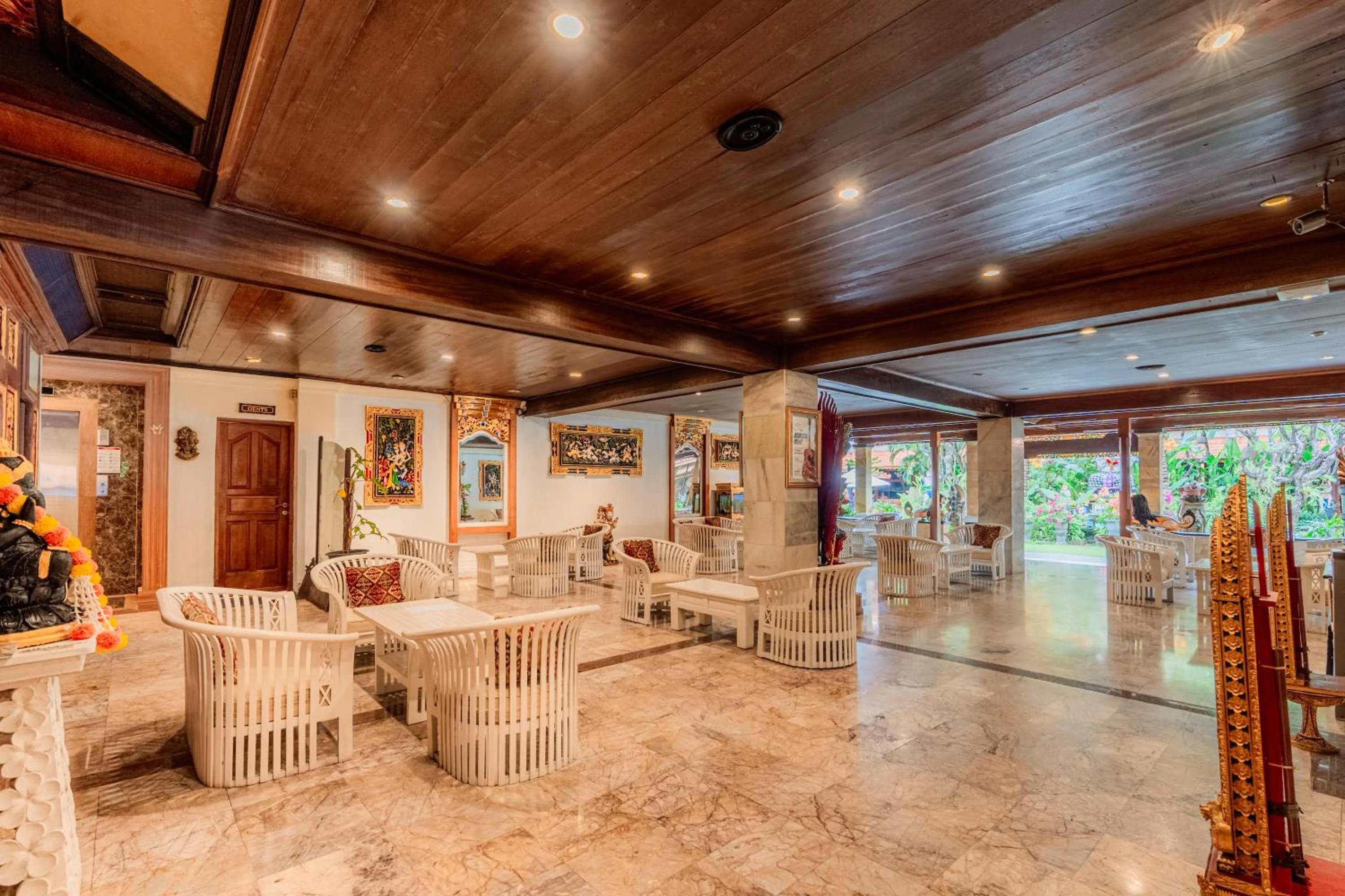 Lobby or reception in Wina Holiday Villa Kuta Bali