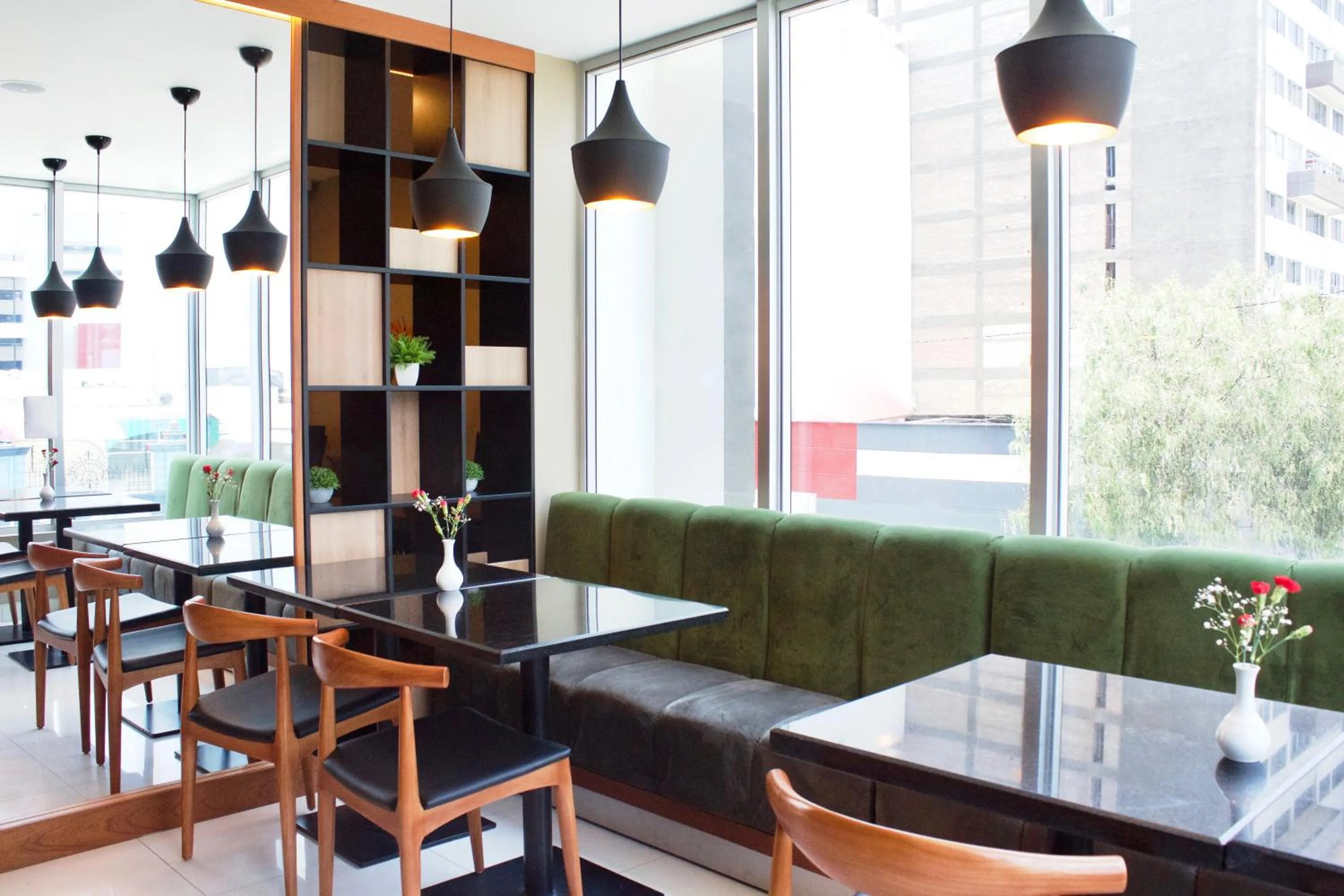 Restaurant/places to eat in Habitat Hotel