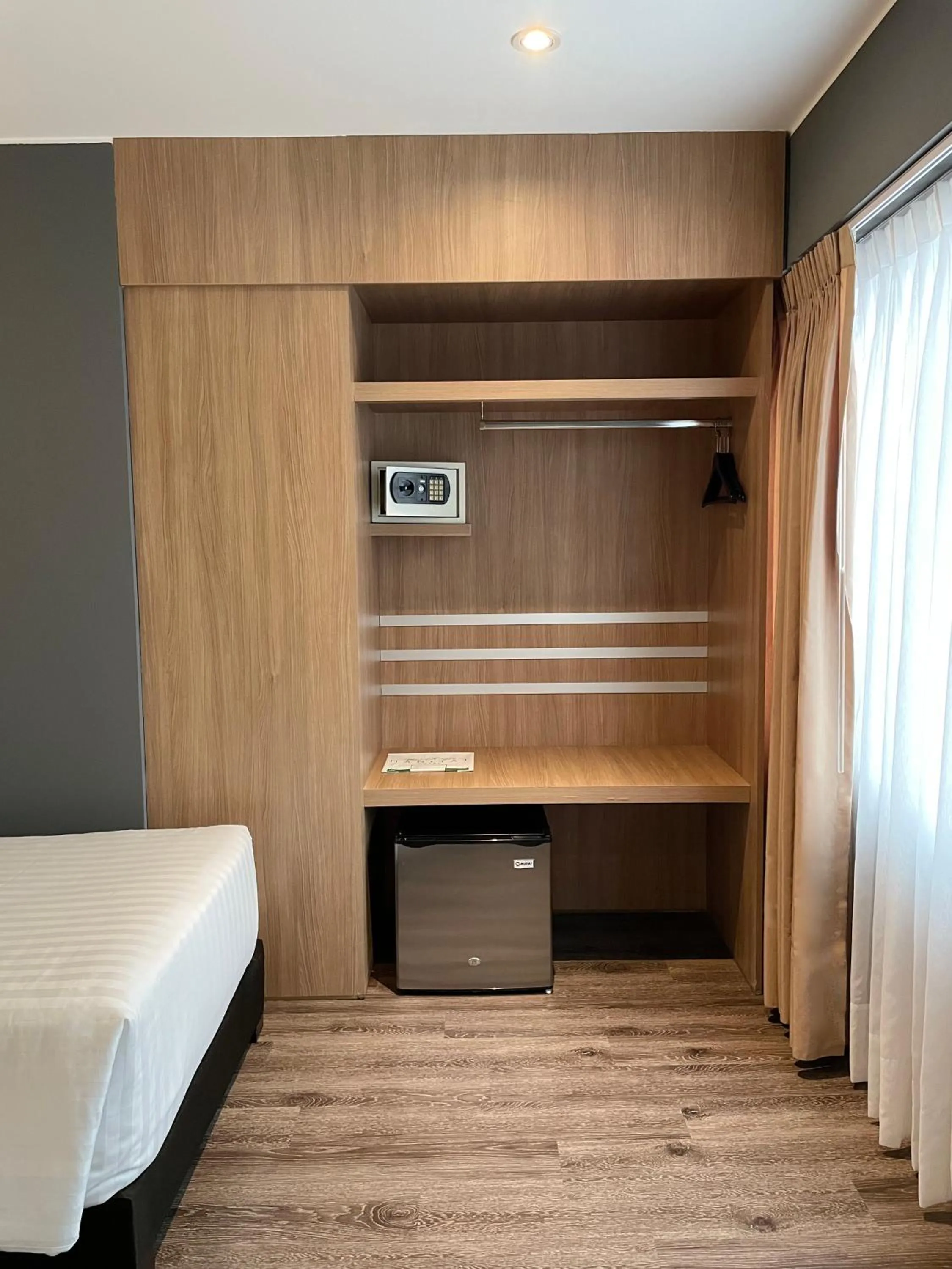 Bedroom, Bed in Habitat Hotel