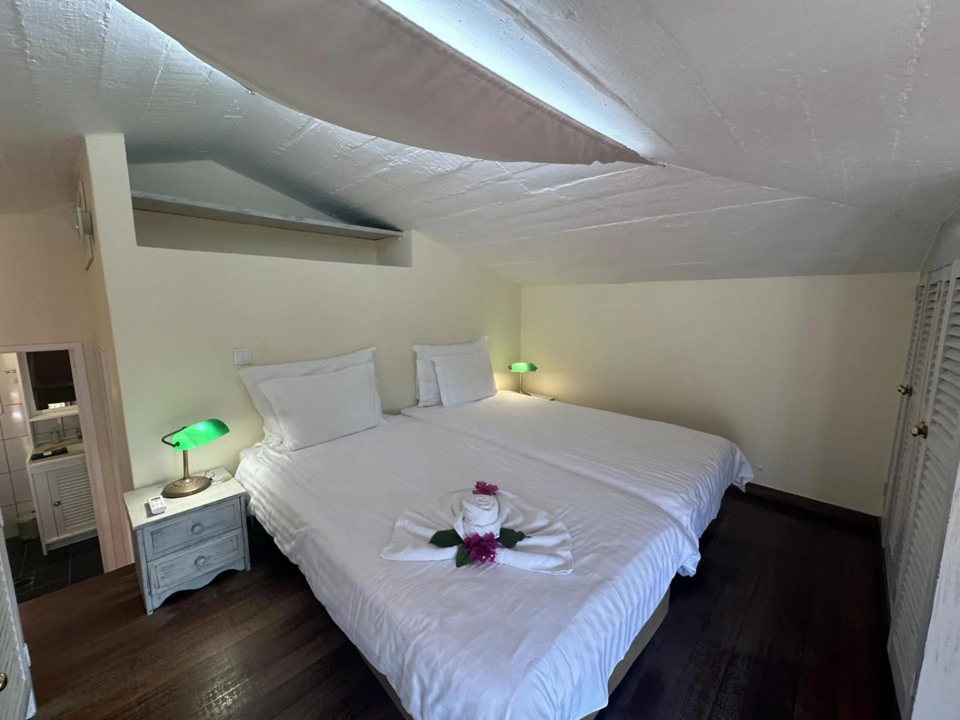 Bed in Inn & Art Madeira