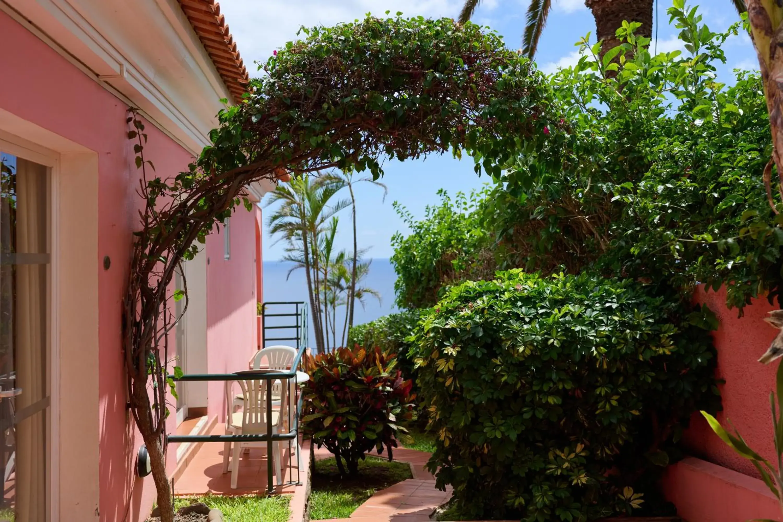 Superior Twin Room with Garden View - single occupancy in Inn & Art Madeira Superior Twin Room with Garden View - single occupancy in Inn & Art Madeira