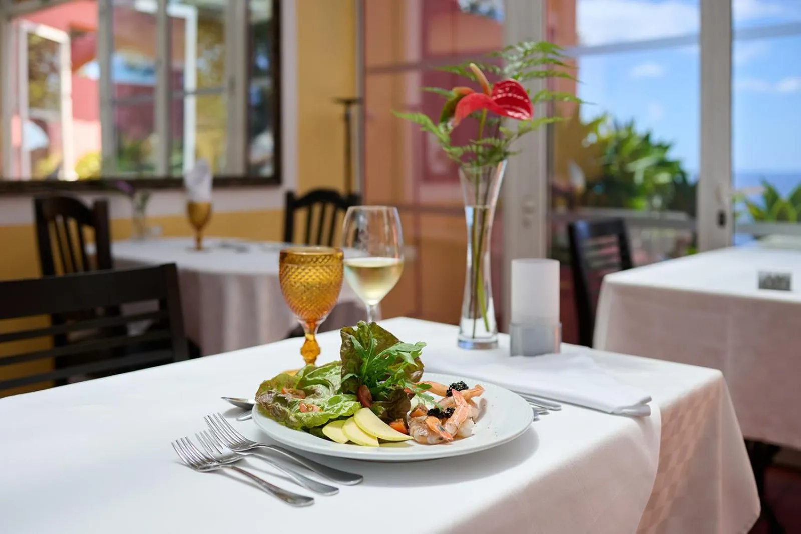 Restaurant/places to eat in Inn & Art Madeira