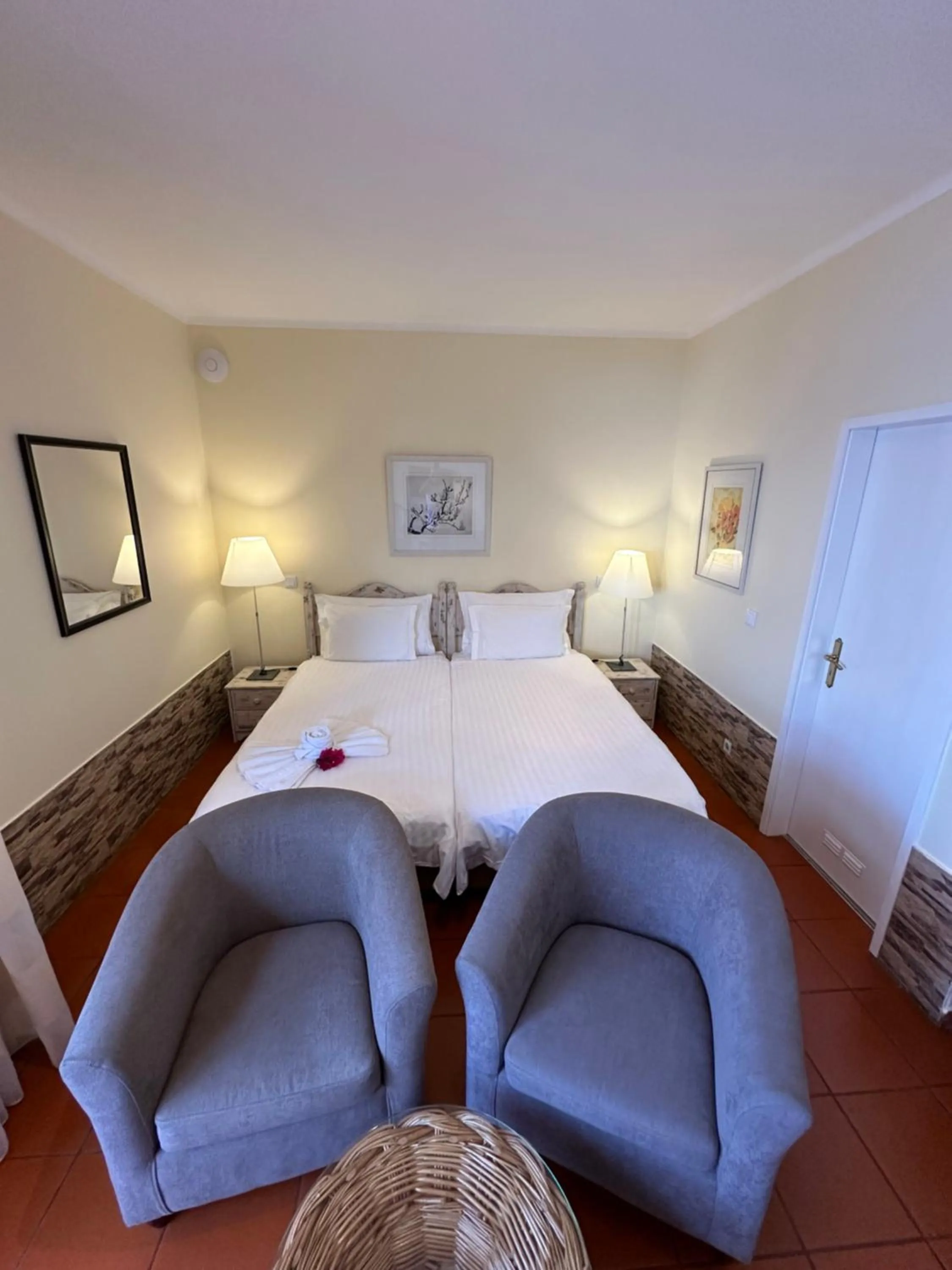 Photo of the whole room, Bed in Inn & Art Madeira