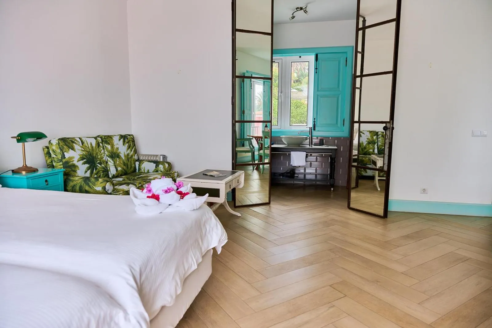 Photo of the whole room, Bed in Inn & Art Madeira