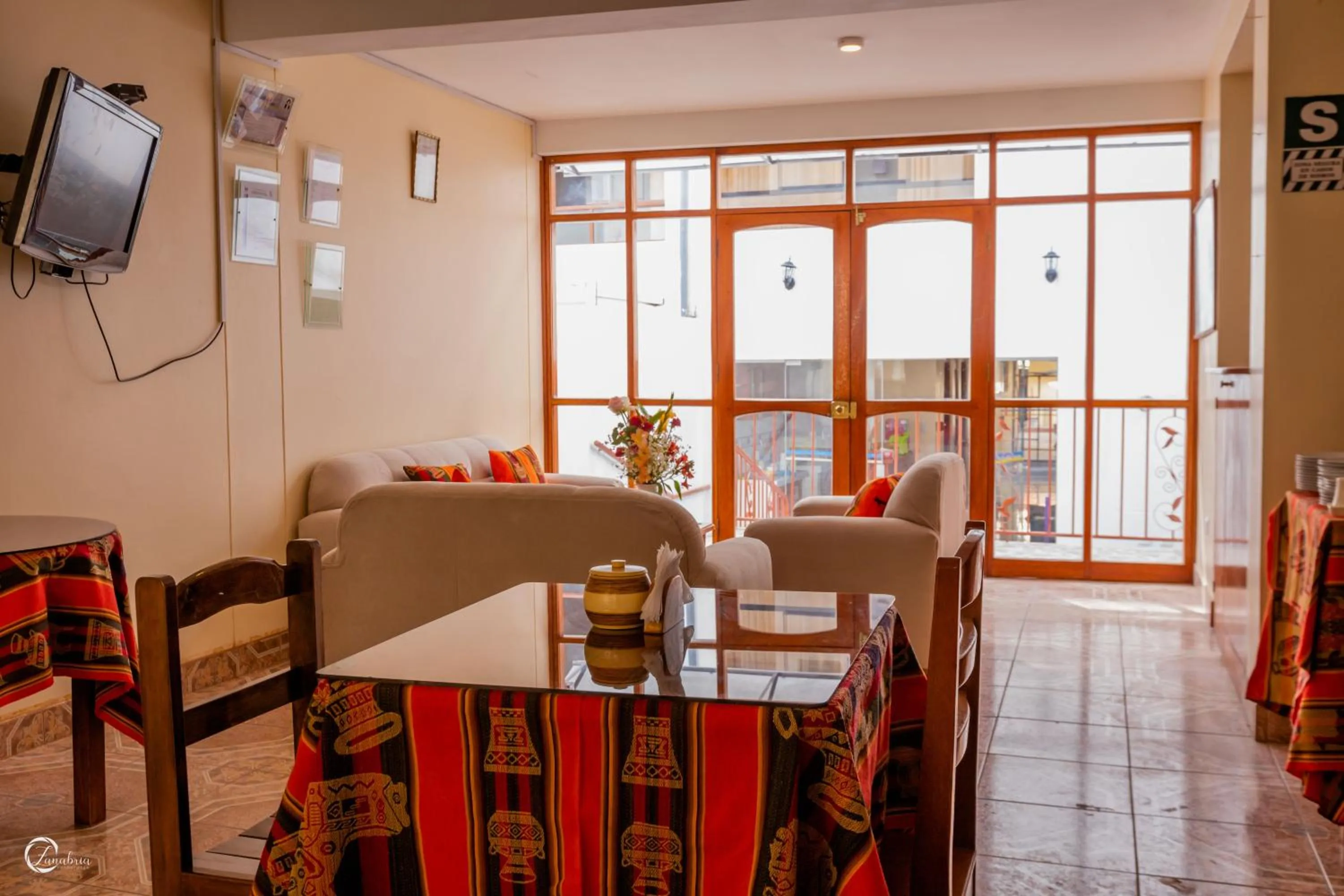 Dining area in Quechua Hostal Recoleta
