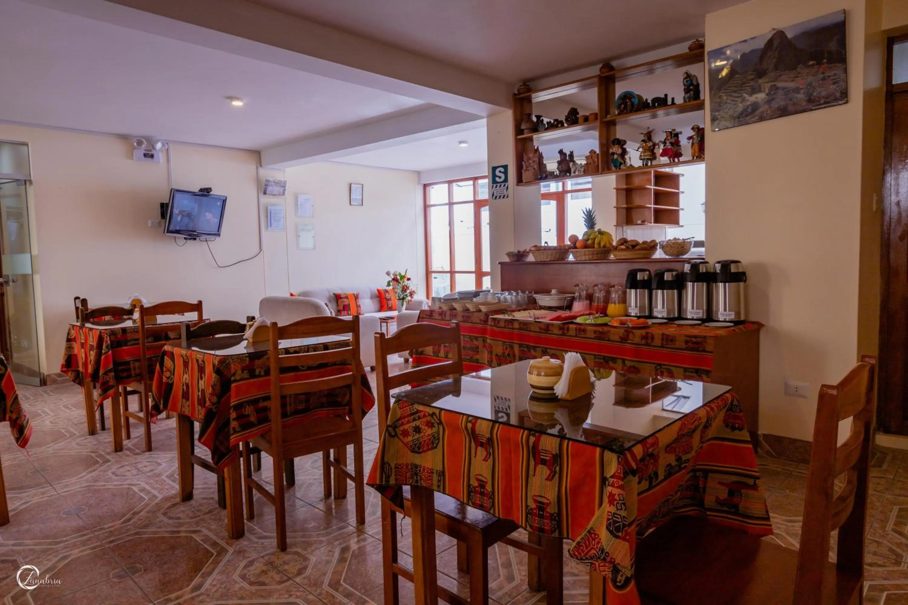 Restaurant/places to eat in Quechua Hostal Recoleta
