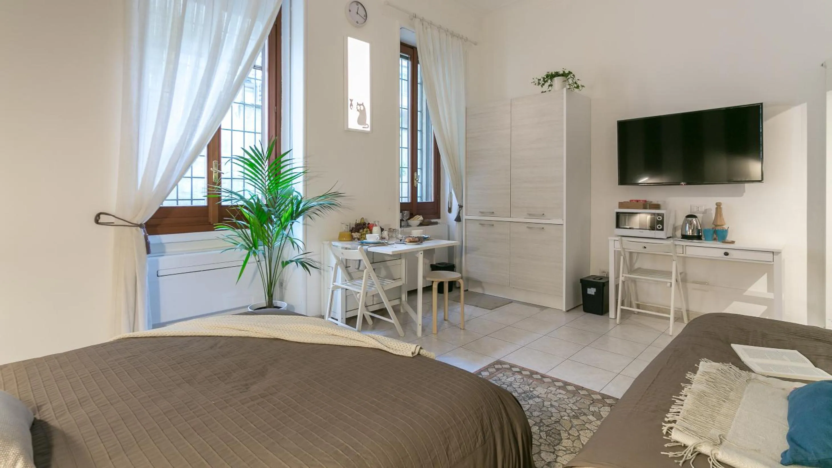 Photo of the whole room, Bed in Next Stop - Central Station