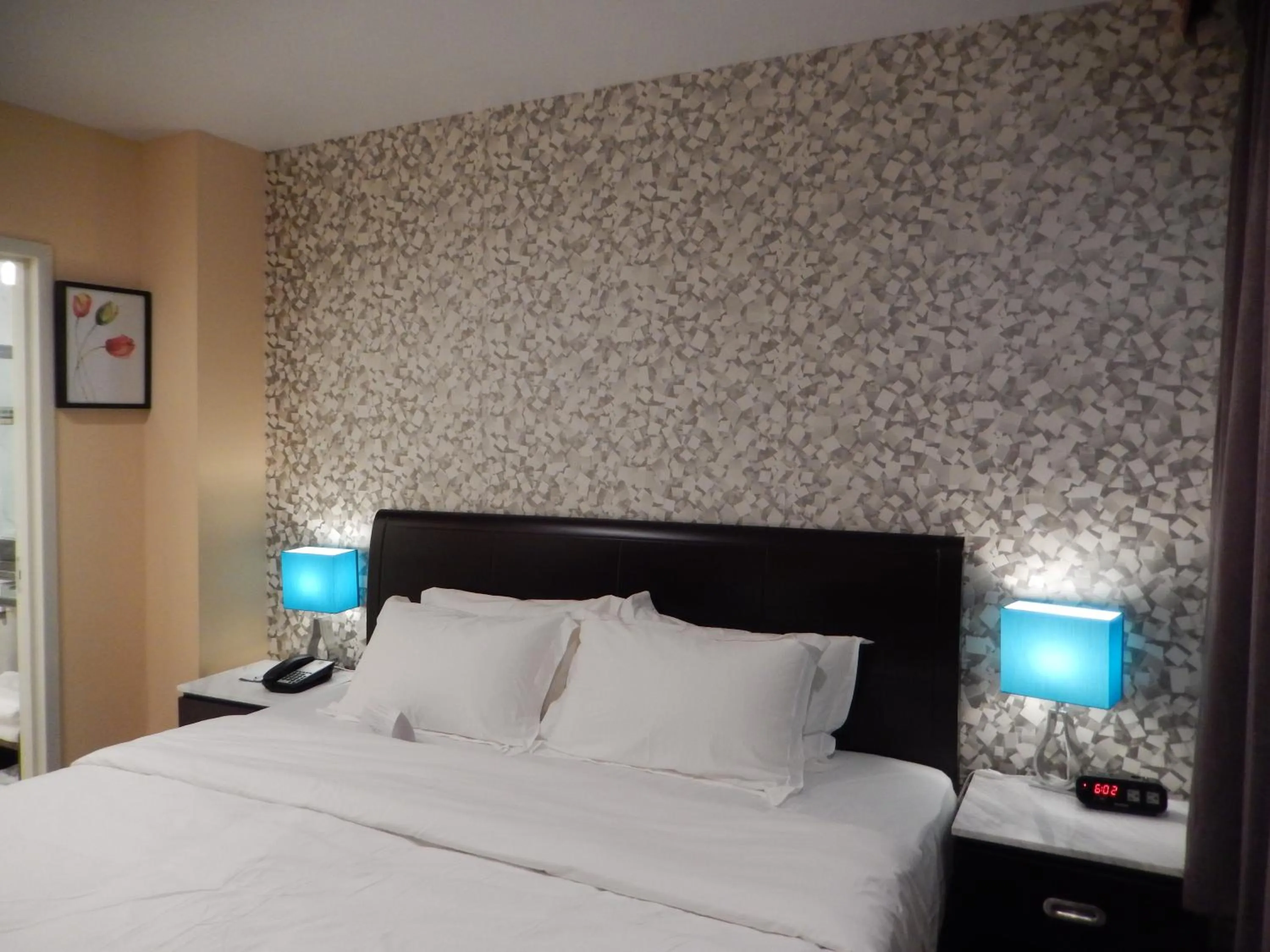 Bed in Quality Inn near Sunset Park