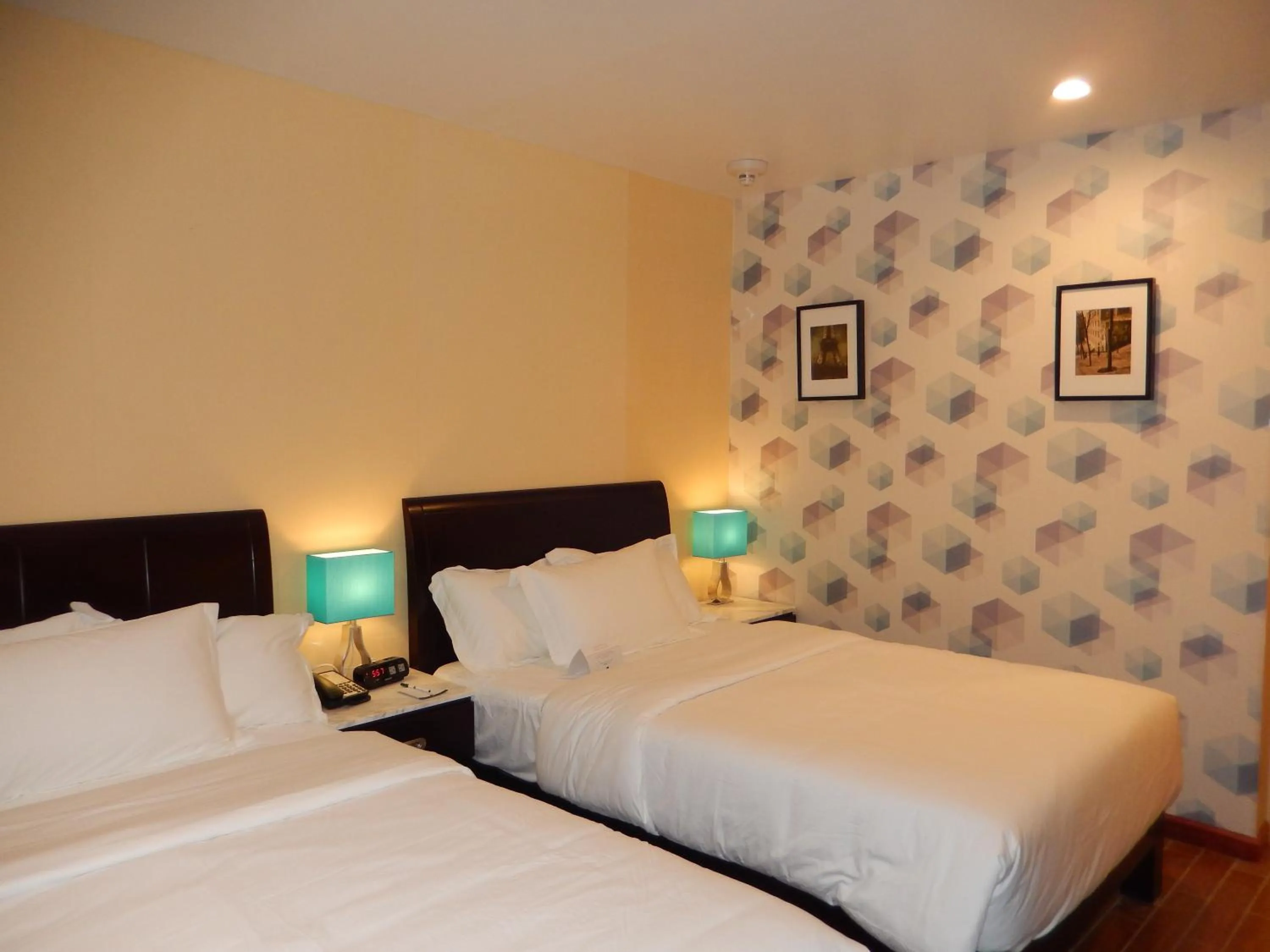 Bed in Quality Inn near Sunset Park