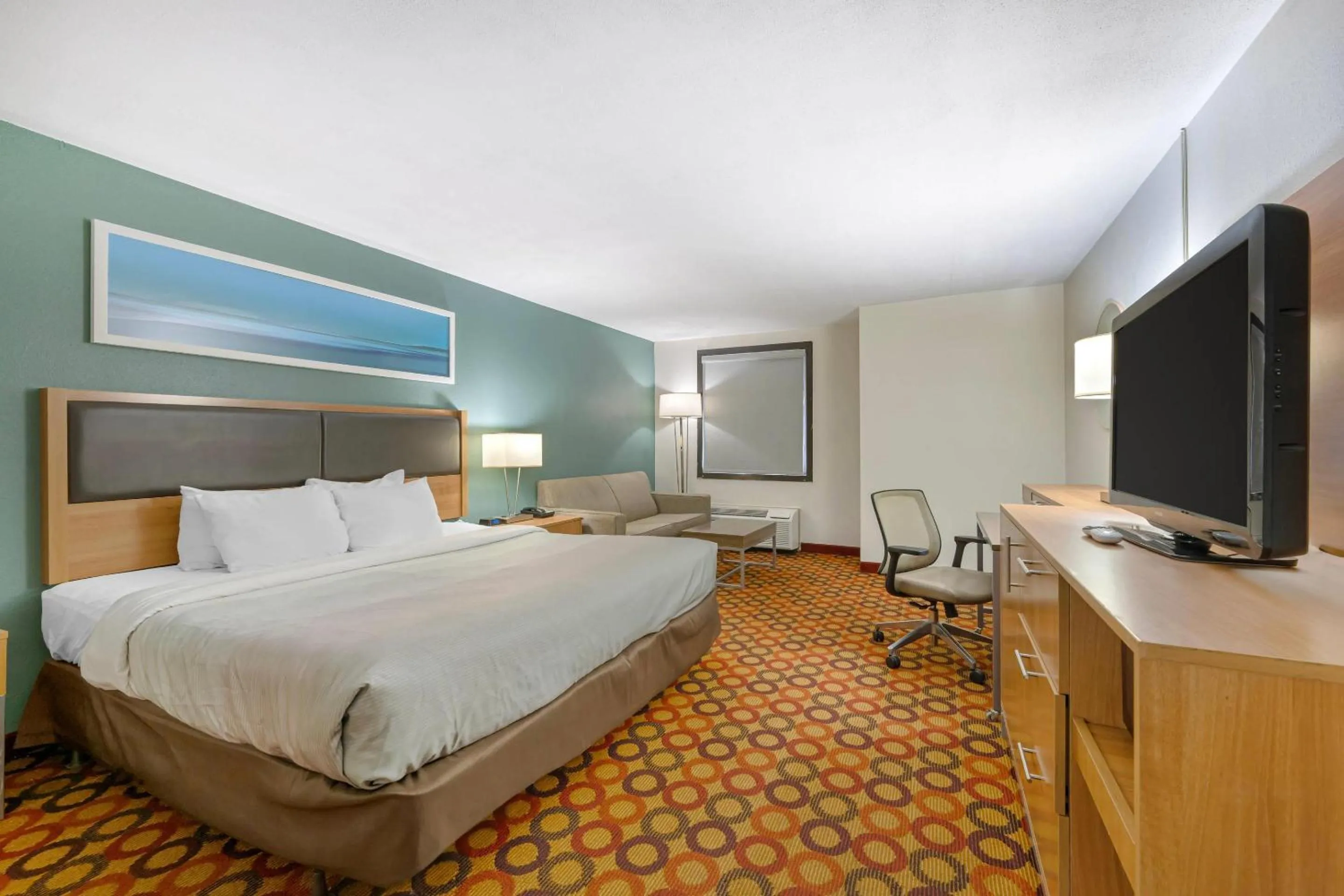 Bedroom, Bed in Quality Inn Enola - Harrisburg