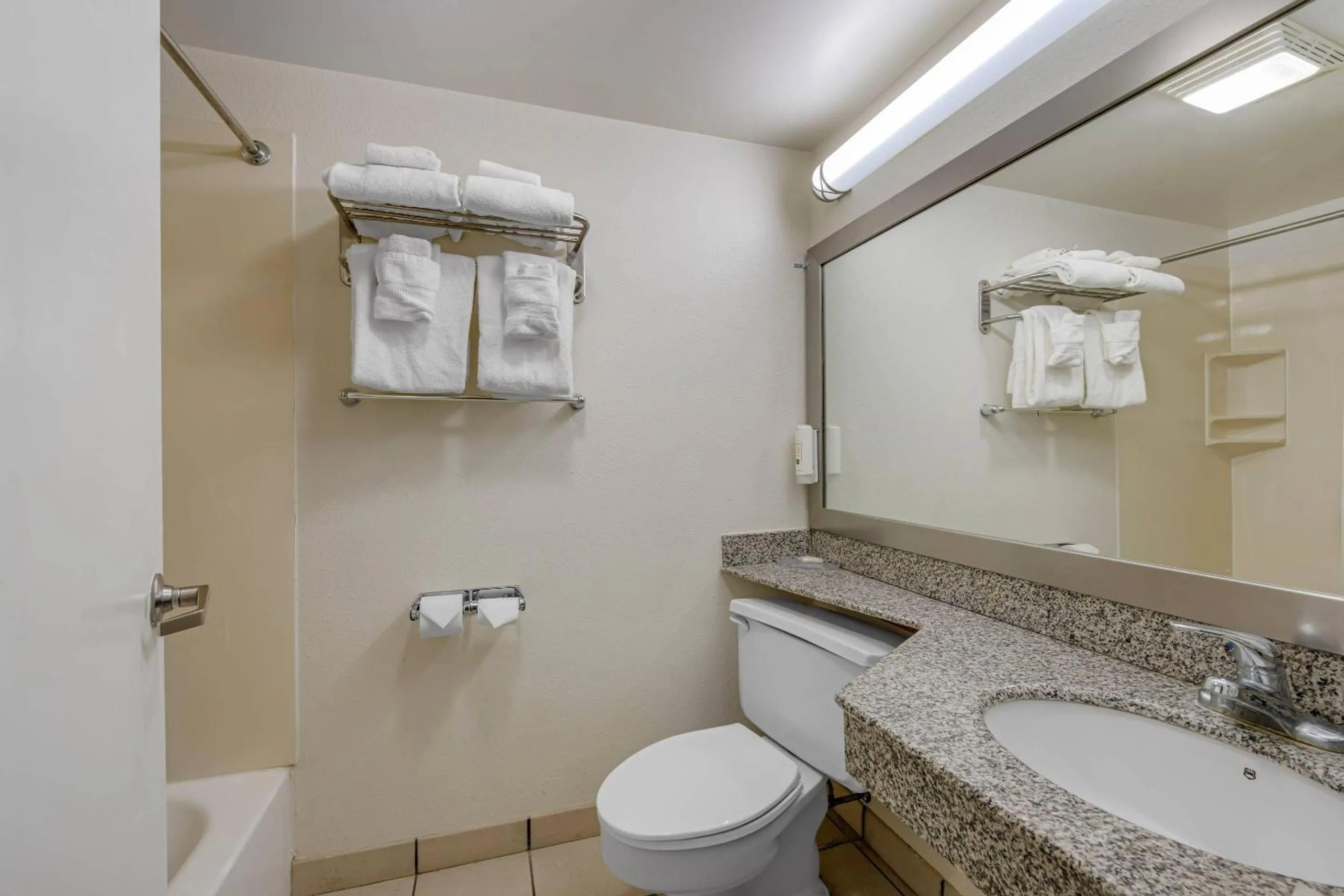 Bedroom in Quality Inn Enola - Harrisburg