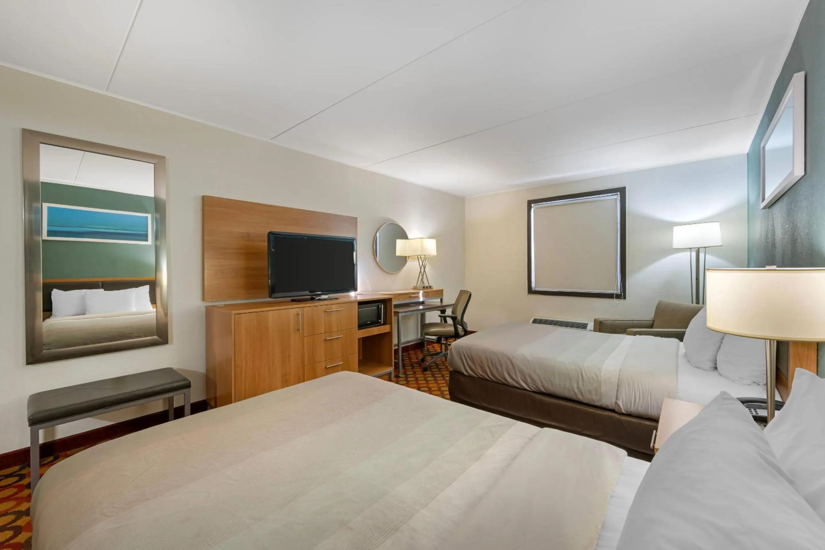 Bedroom, Bed in Quality Inn Enola - Harrisburg