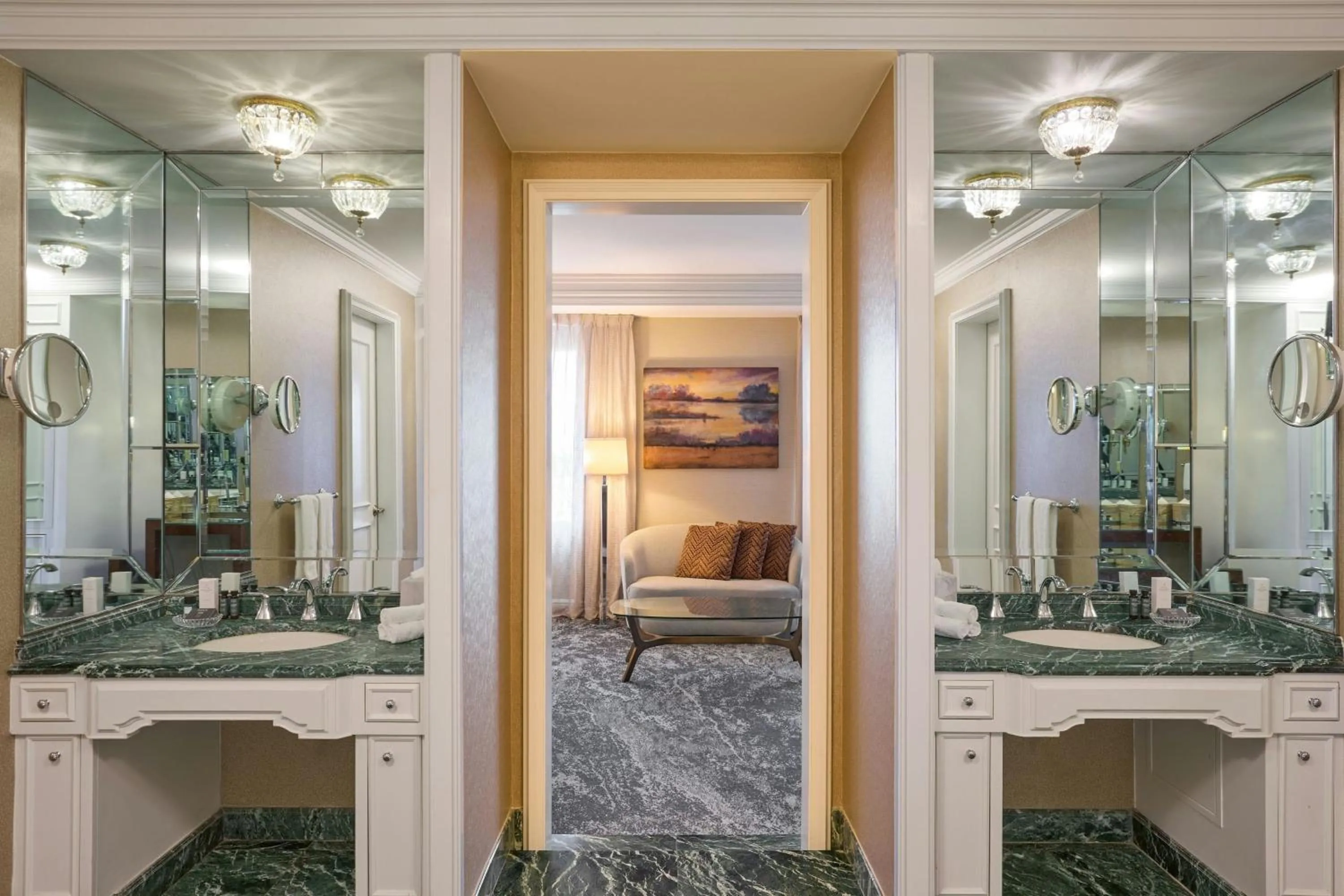 Bathroom in The Henry, Autograph Collection