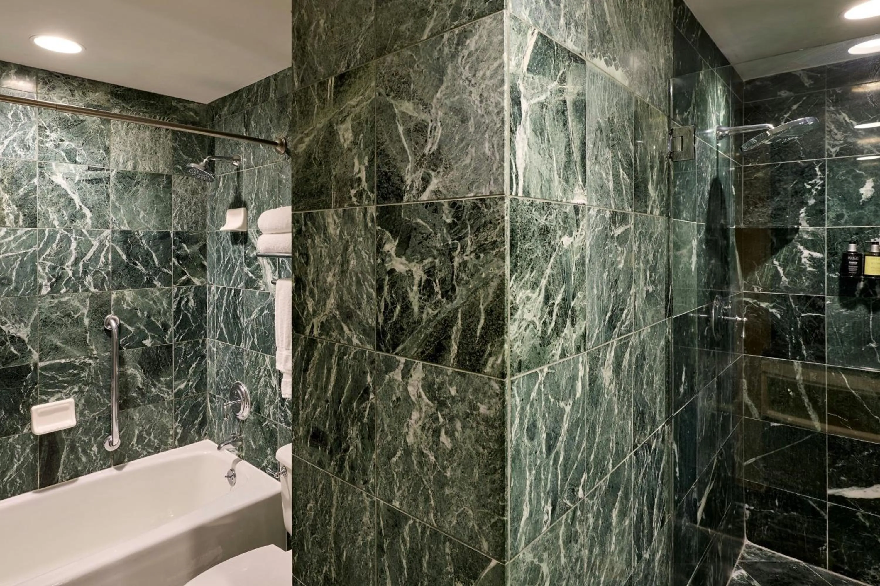 Bathroom in The Henry, Autograph Collection