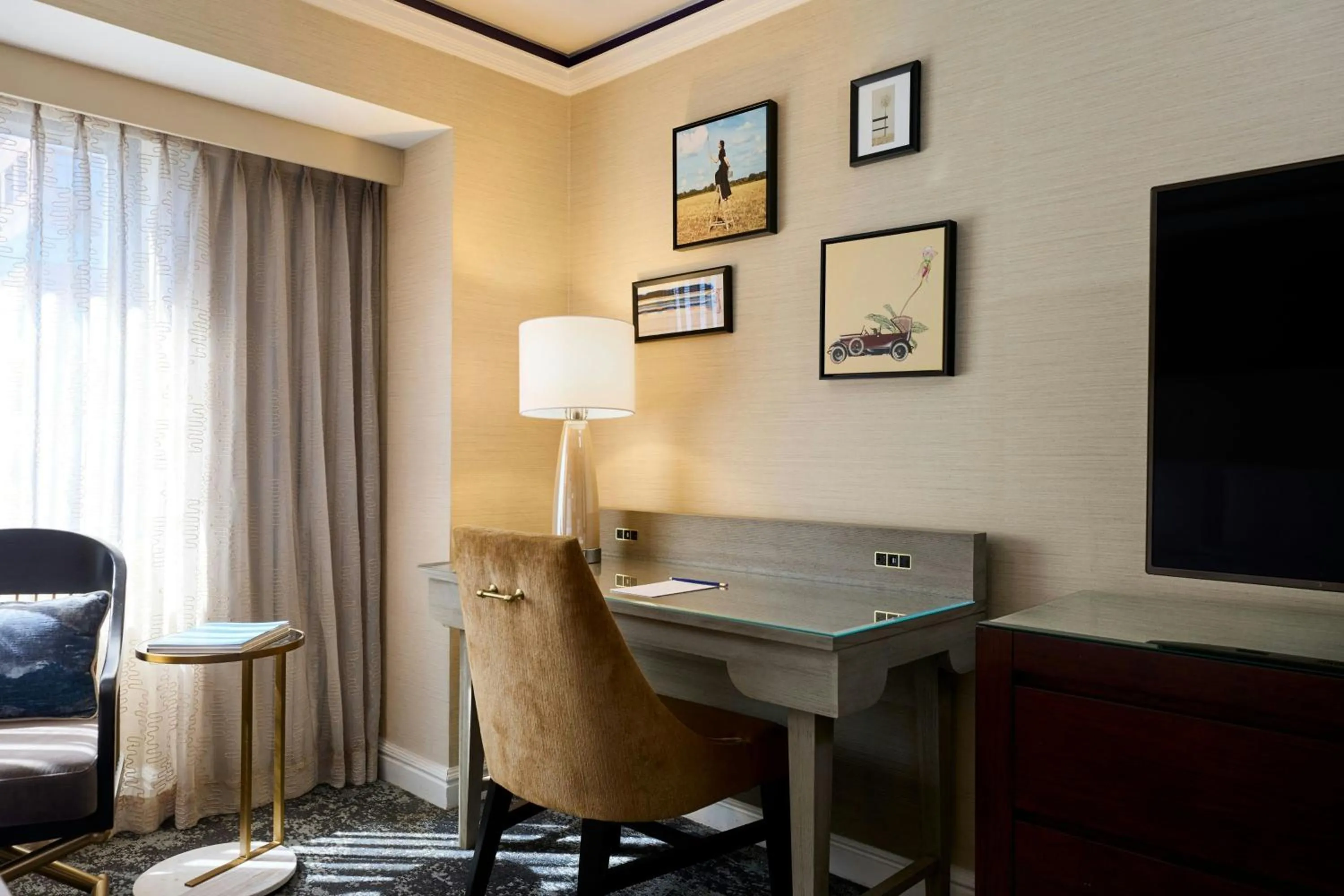 Photo of the whole room in The Henry, Autograph Collection