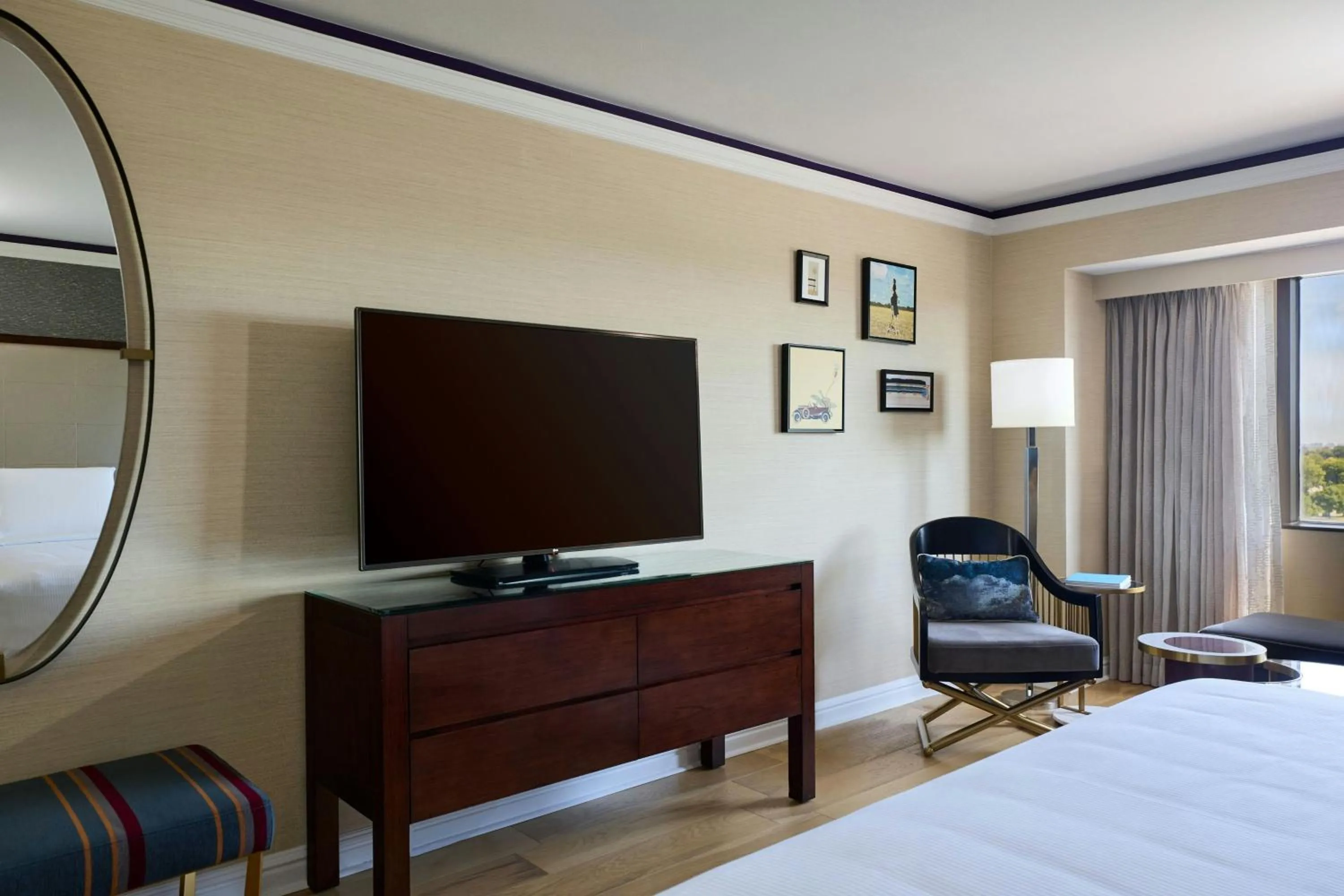 Photo of the whole room, Bed in The Henry, Autograph Collection