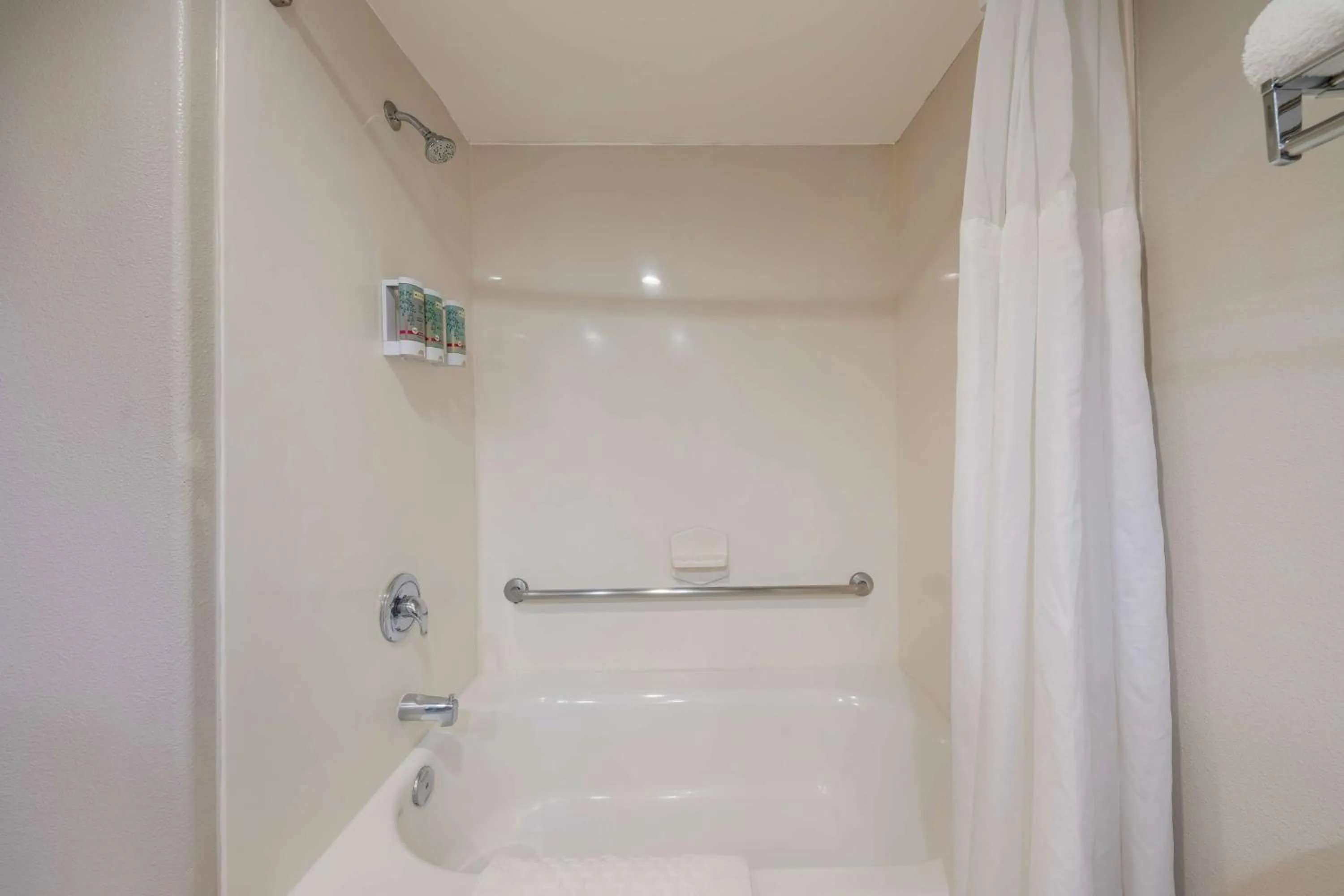 Bathroom in Best Western Lanai Garden Inn & Suites