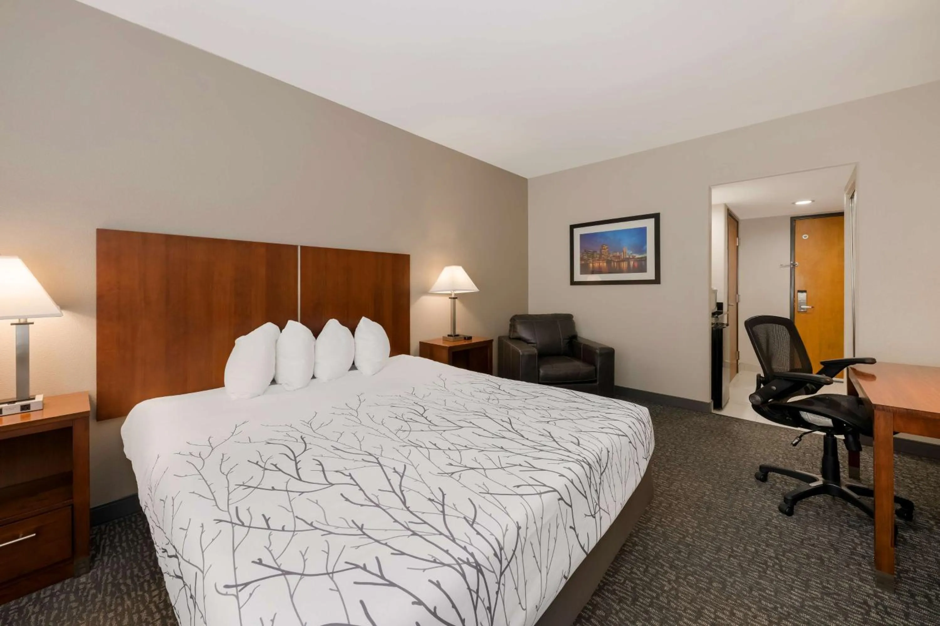 Bedroom, Bed in Best Western Lanai Garden Inn & Suites