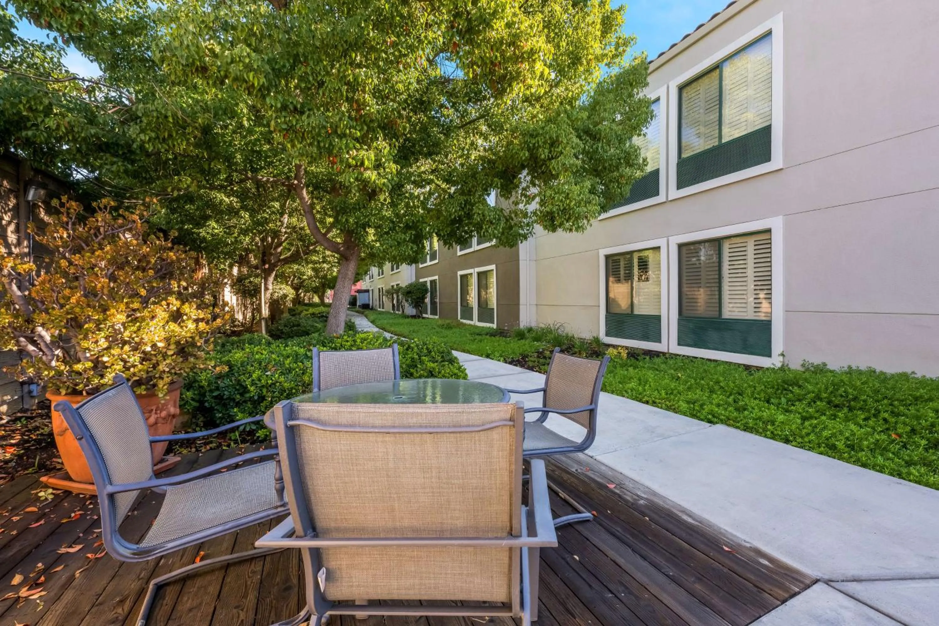 Property building in Best Western Lanai Garden Inn & Suites