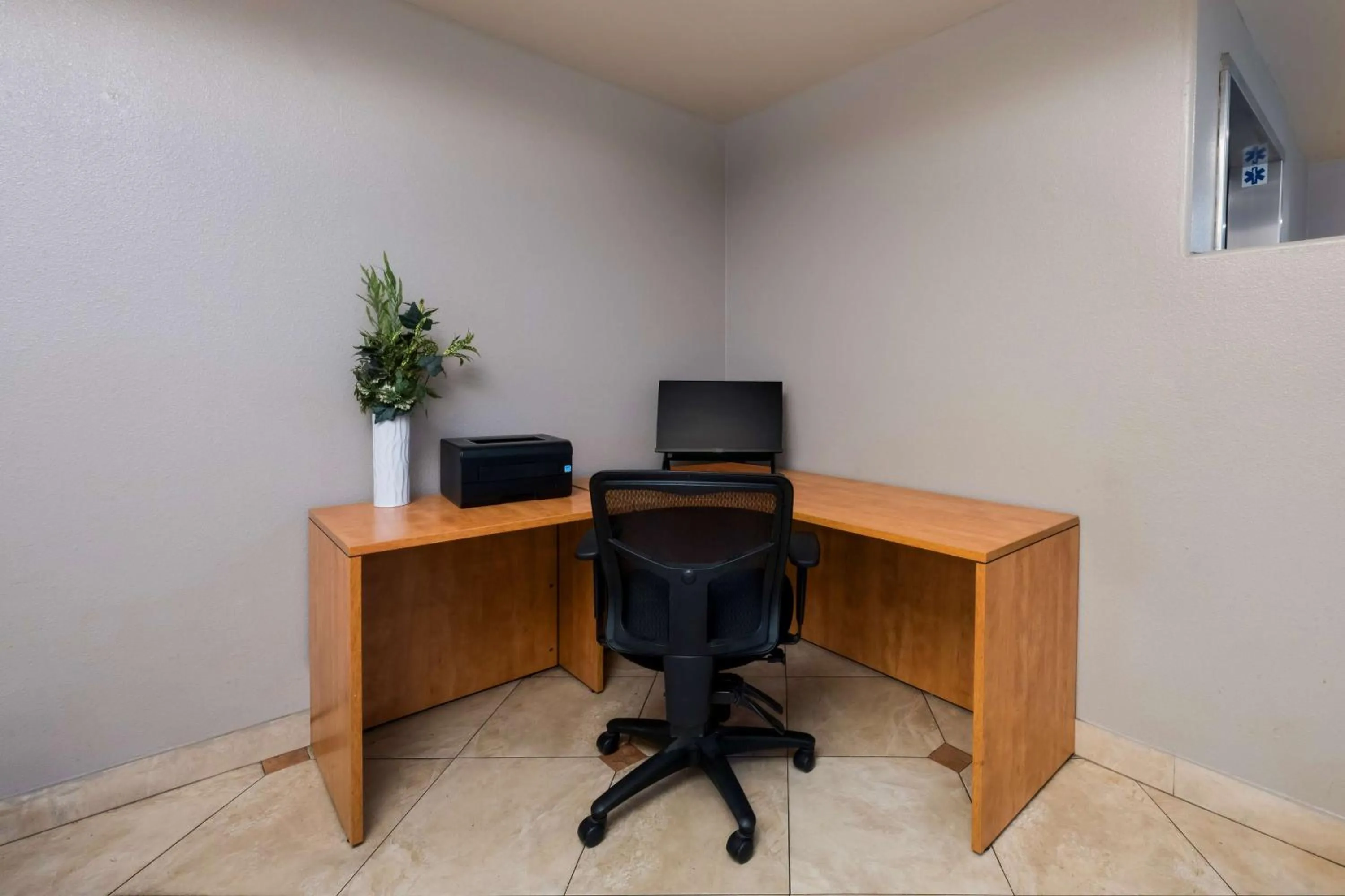 Business facilities in Best Western Lanai Garden Inn & Suites