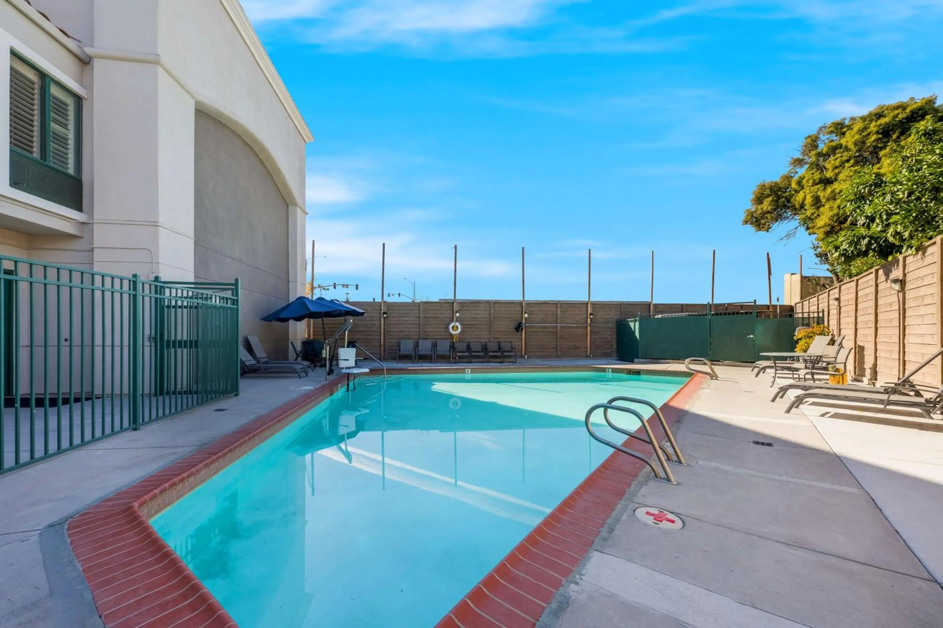 Pool view in Best Western Lanai Garden Inn & Suites