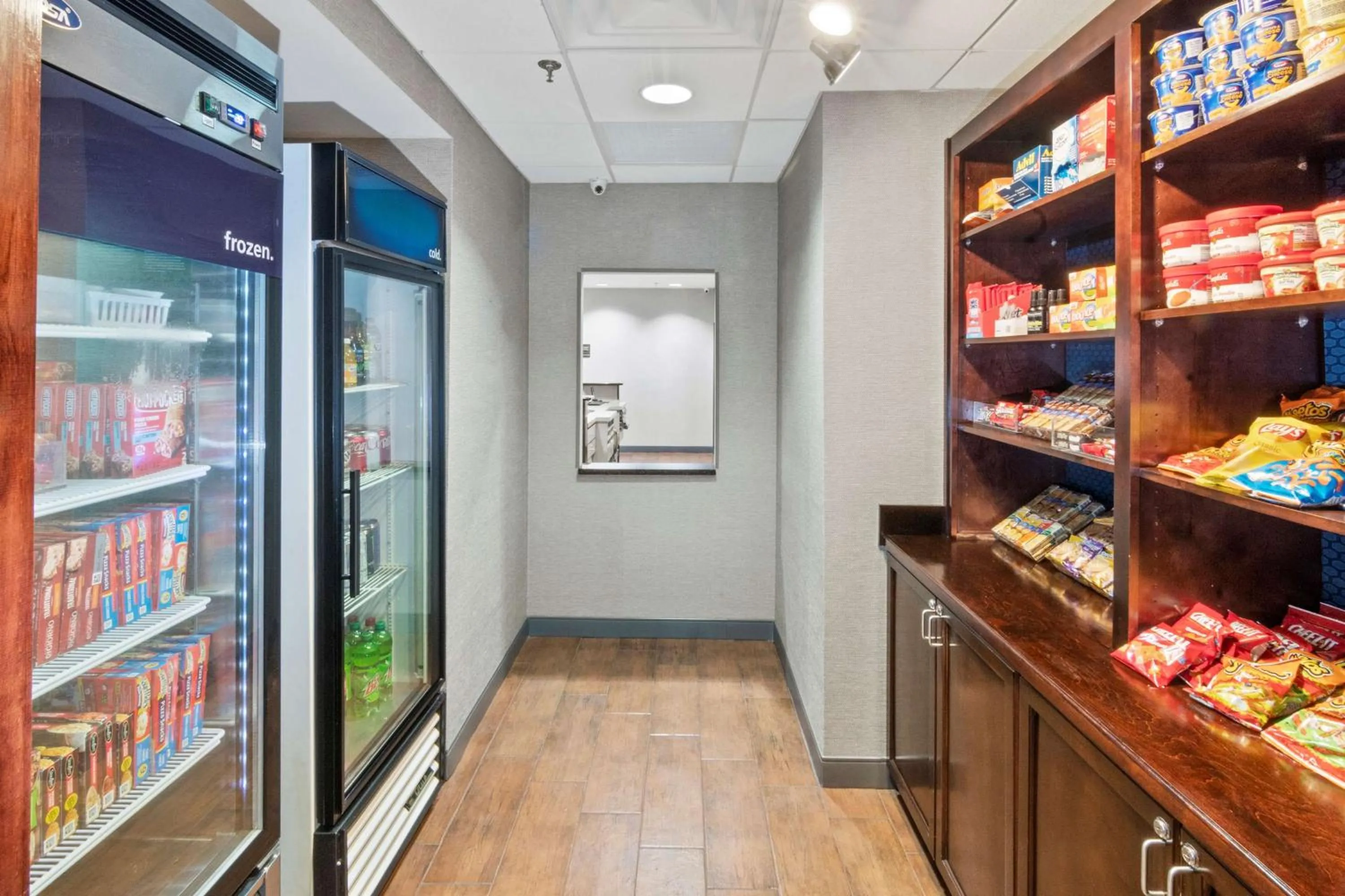 Photo of the whole room in Hampton Inn Kingsland