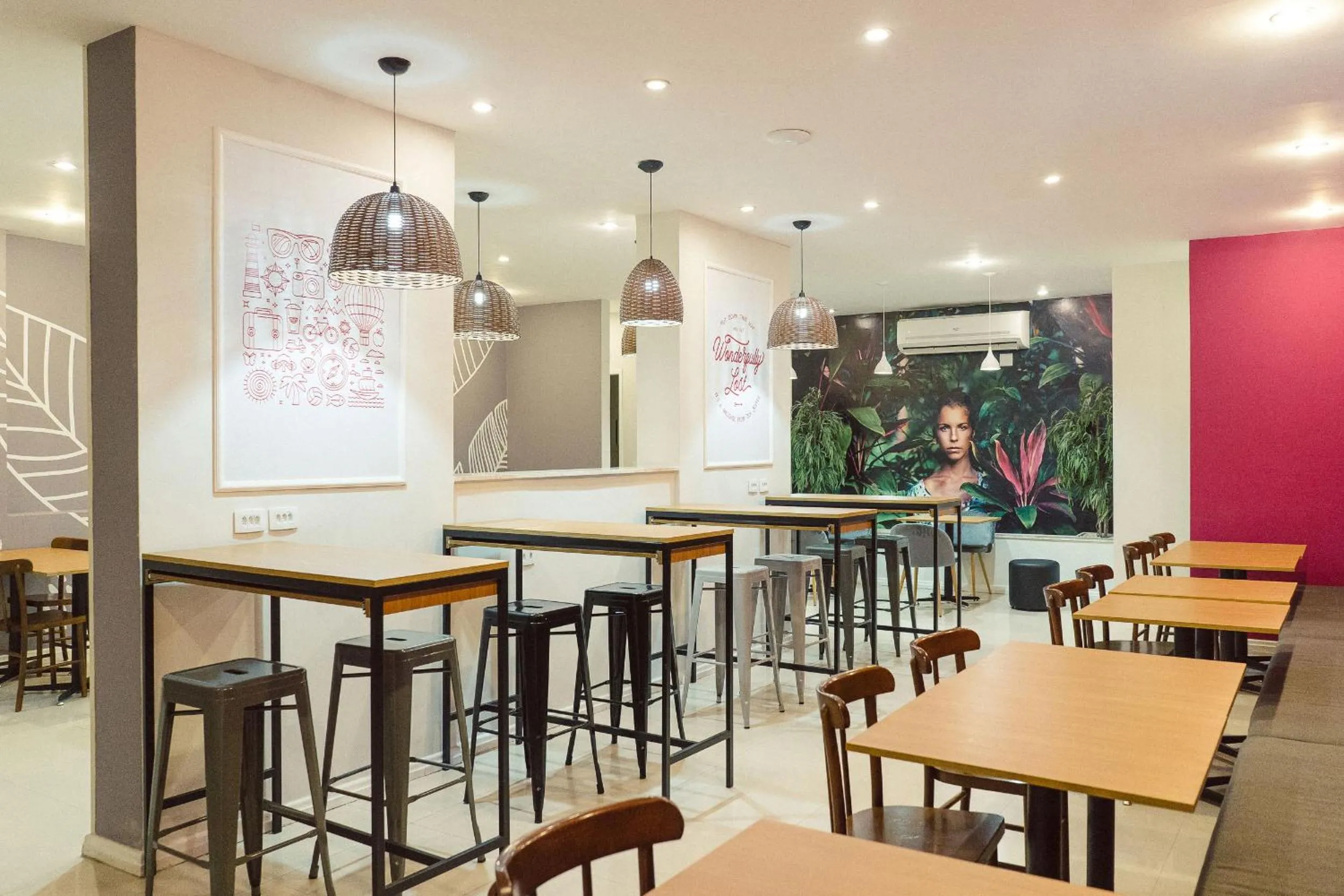 Lounge or bar in CLH Suites Domingos Ferreira