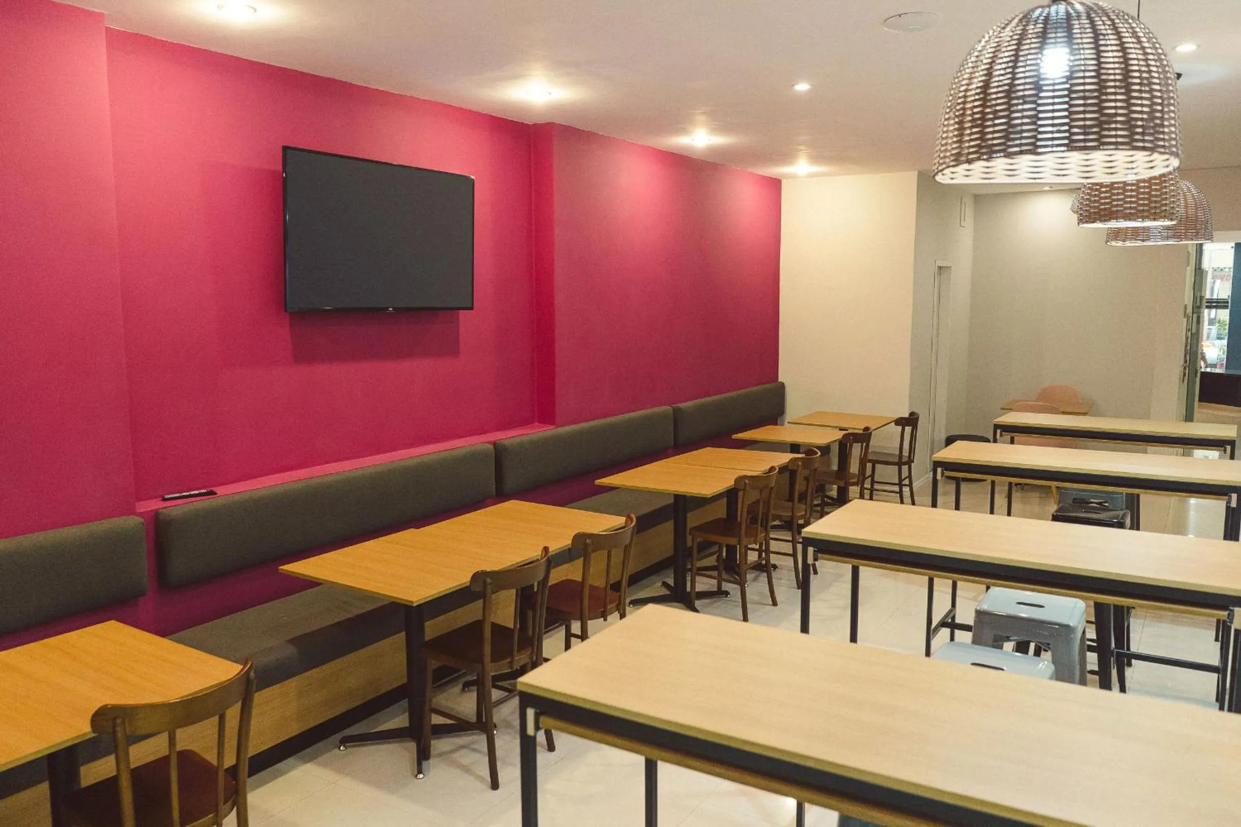 Lounge or bar in CLH Suites Domingos Ferreira