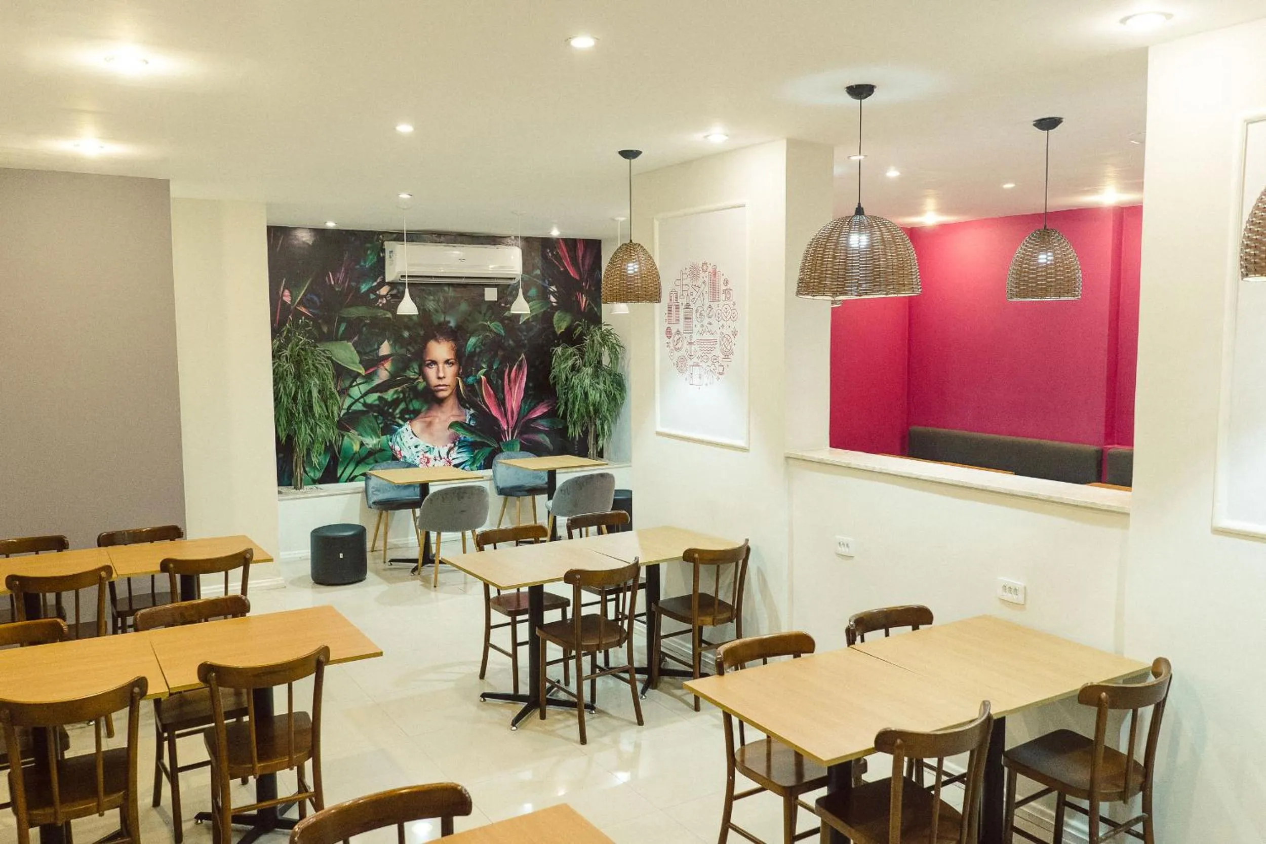 Lounge or bar in CLH Suites Domingos Ferreira