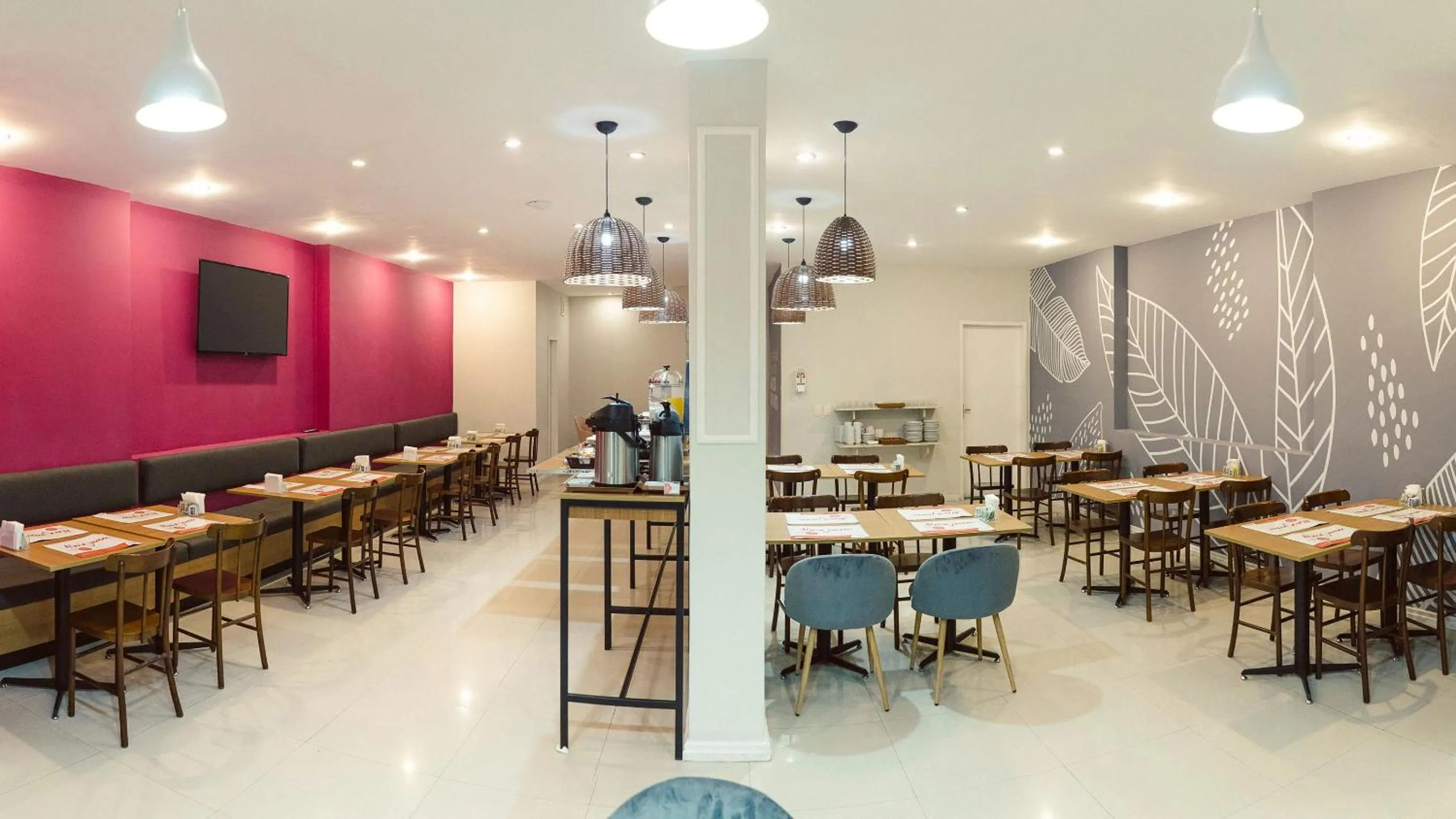 Lounge or bar in CLH Suites Domingos Ferreira