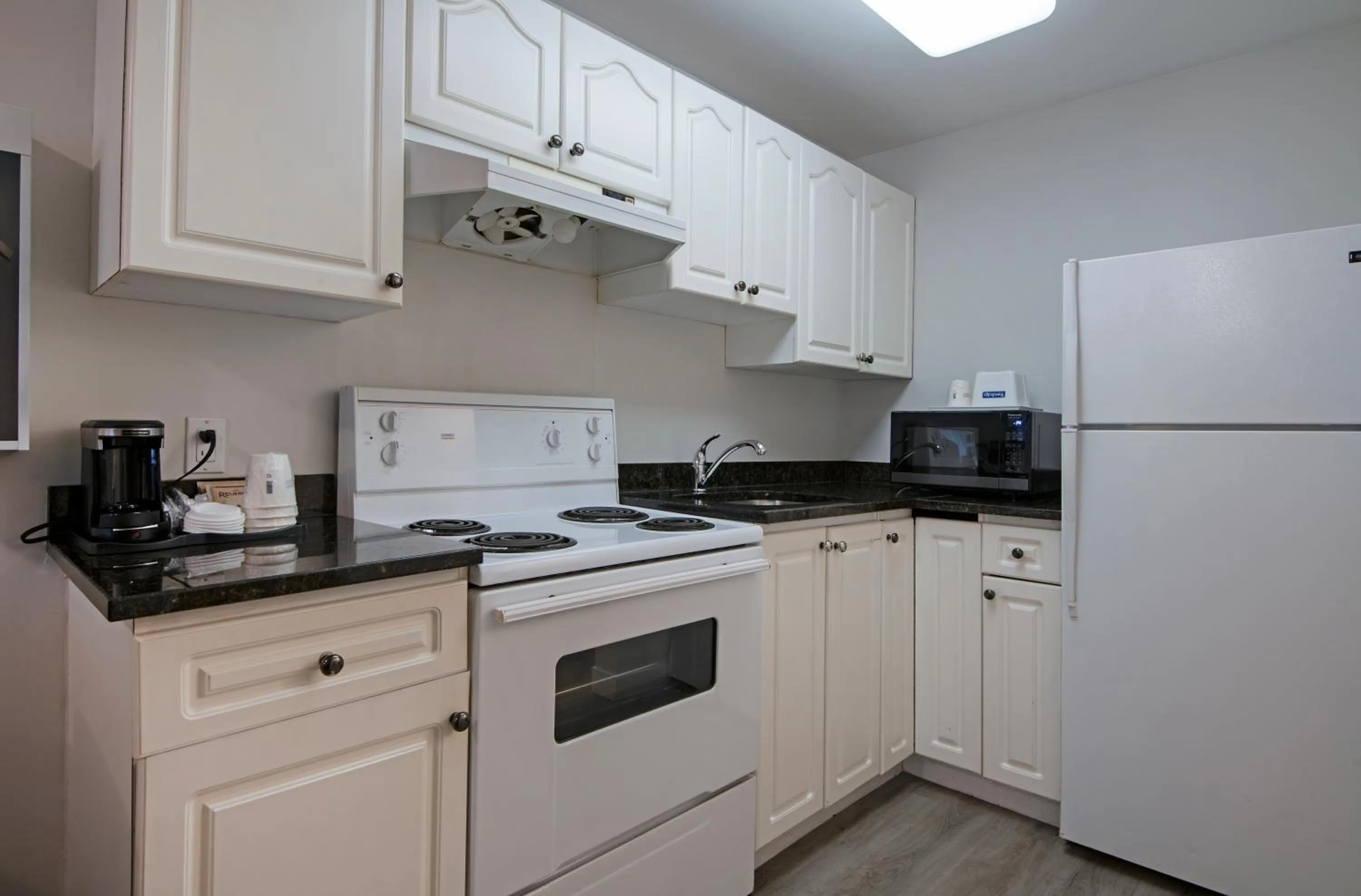 Travelodge by Wyndham Kamloops Mountview