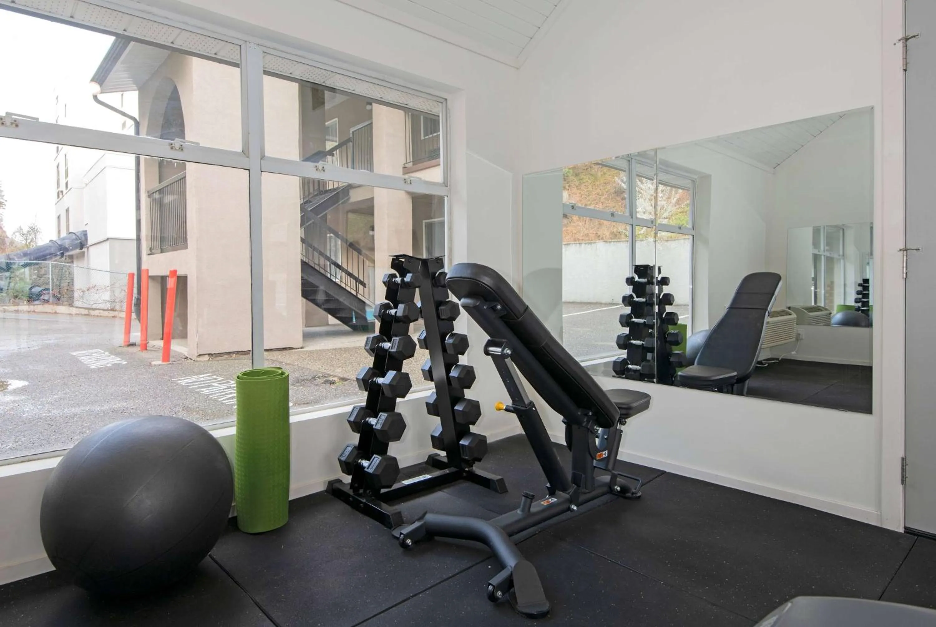 Fitness centre/facilities in Travelodge by Wyndham Kamloops Mountview