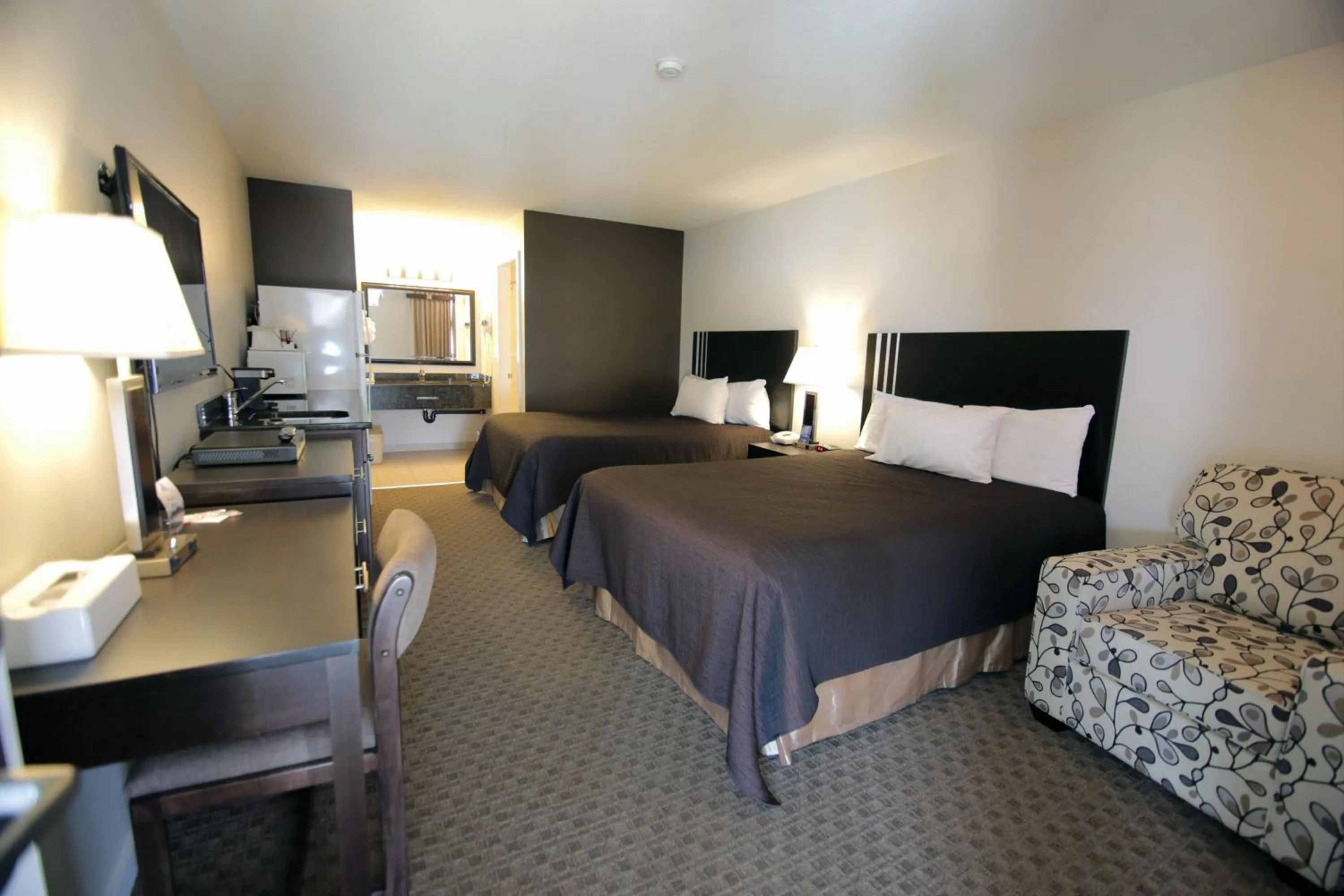 Photo of the whole room, Bed in Travelodge by Wyndham Kamloops Mountview