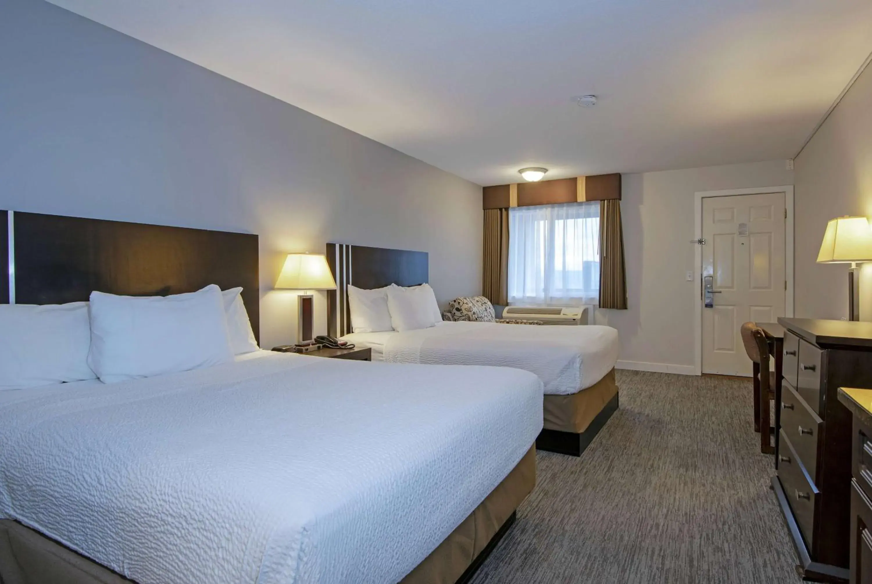 Queen Room with Two Queen Beds in Travelodge by Wyndham Kamloops Mountview Queen Room with Two Queen Beds in Travelodge by Wyndham Kamloops Mountview