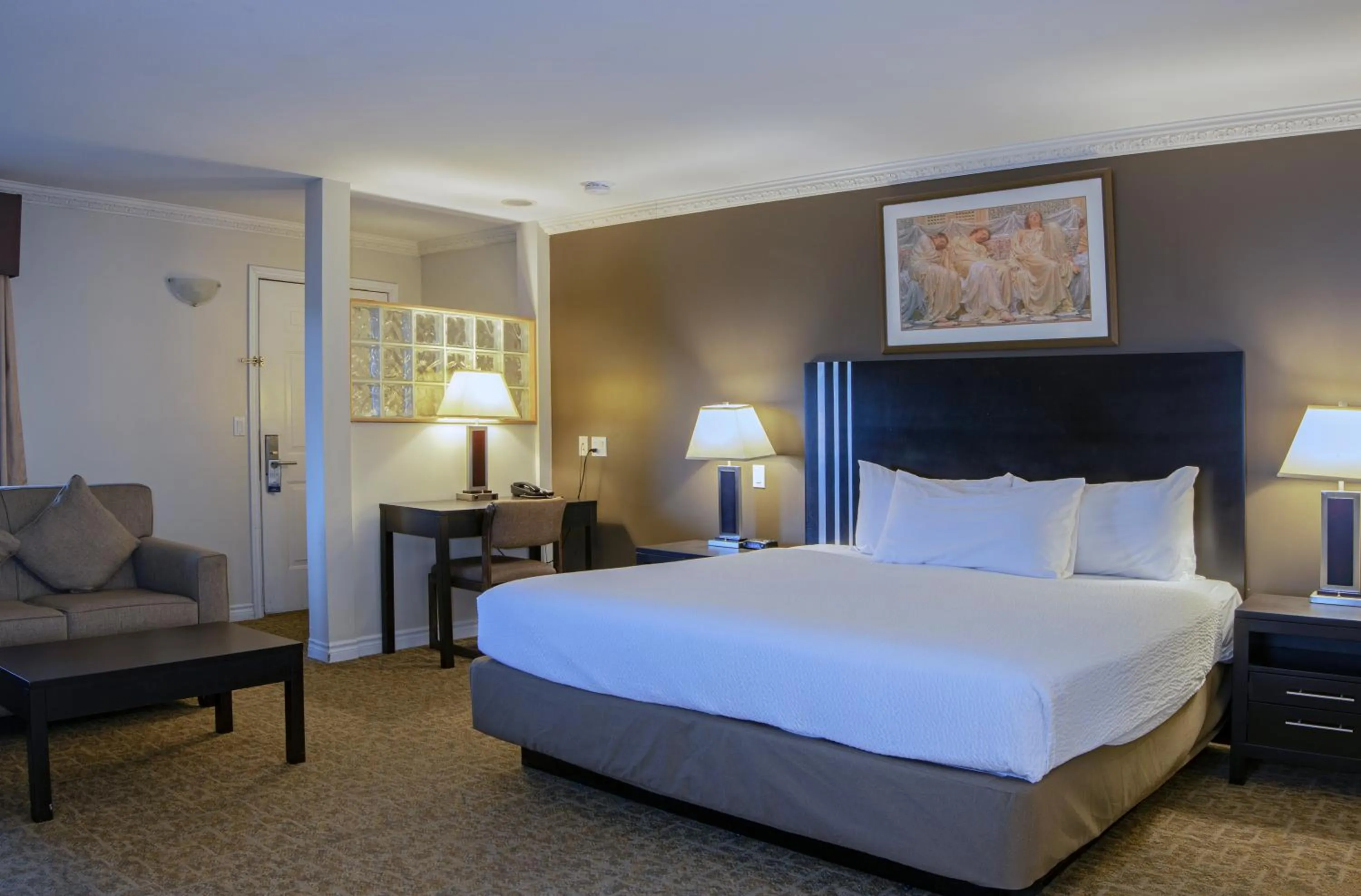 Bed in Travelodge by Wyndham Kamloops Mountview