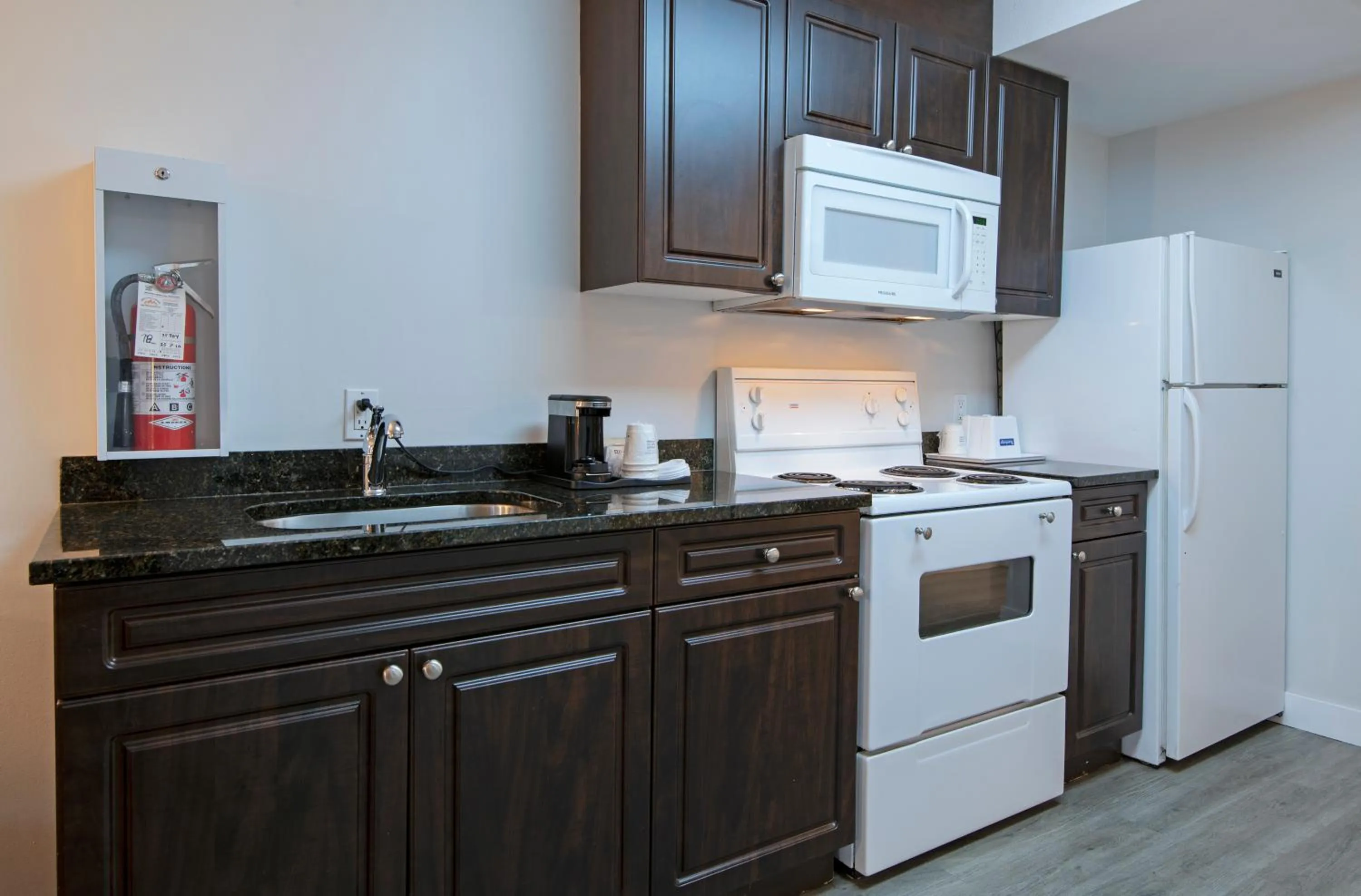 Travelodge by Wyndham Kamloops Mountview