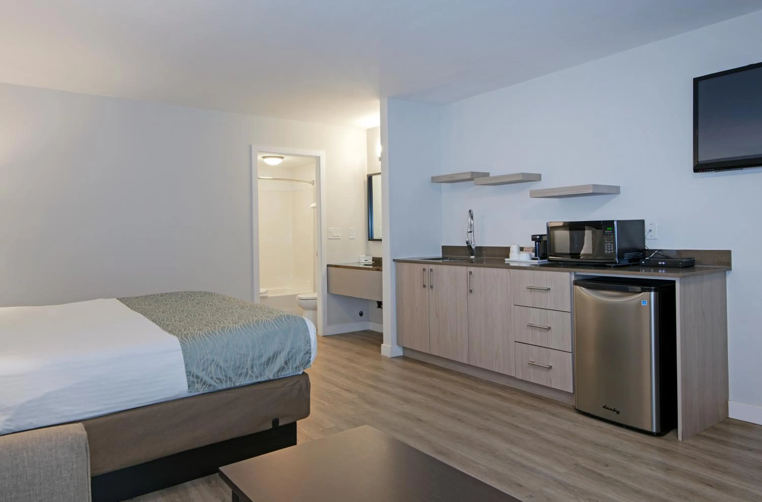 Bed in Travelodge by Wyndham Kamloops Mountview