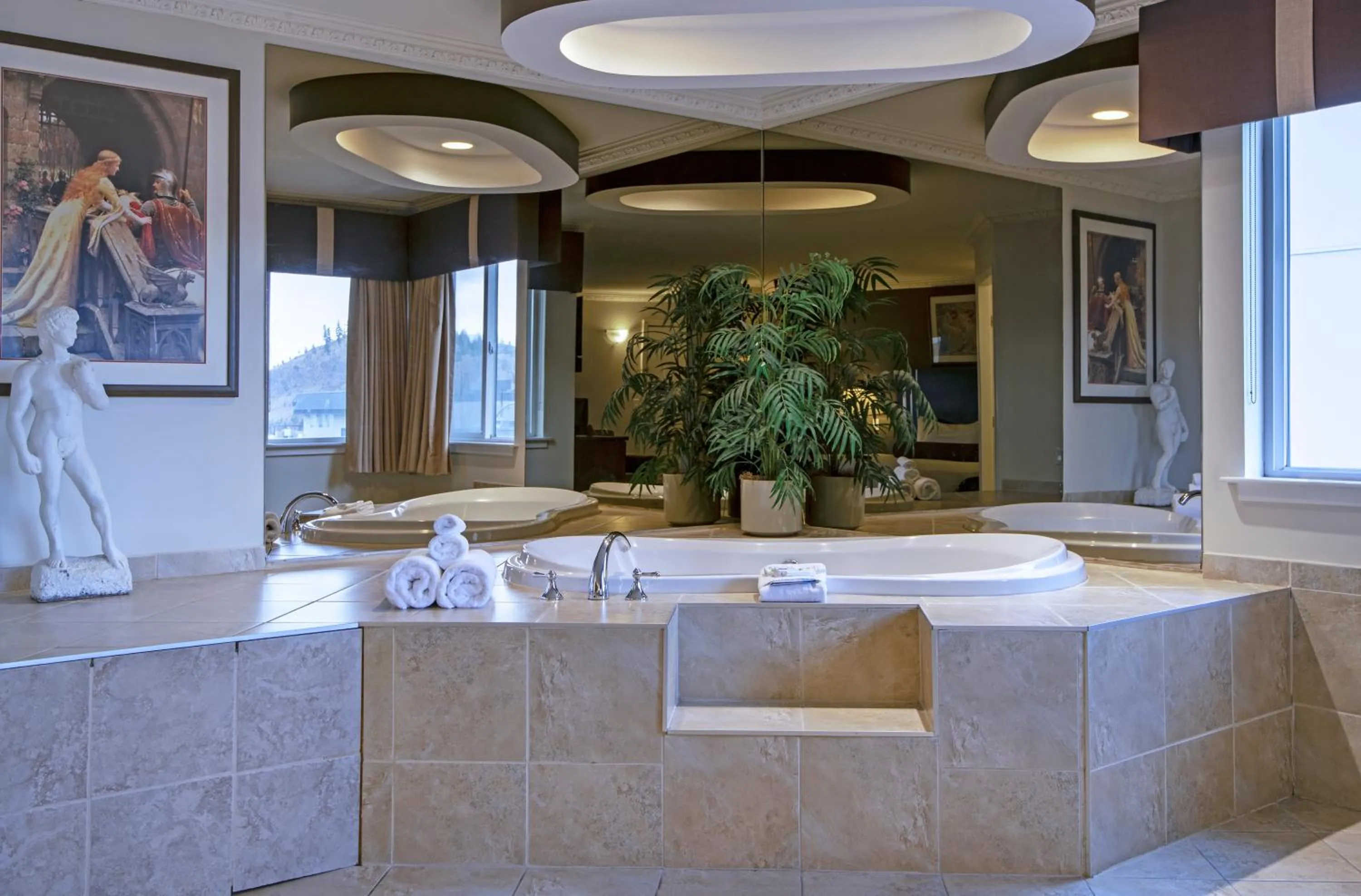 Bath in Travelodge by Wyndham Kamloops Mountview