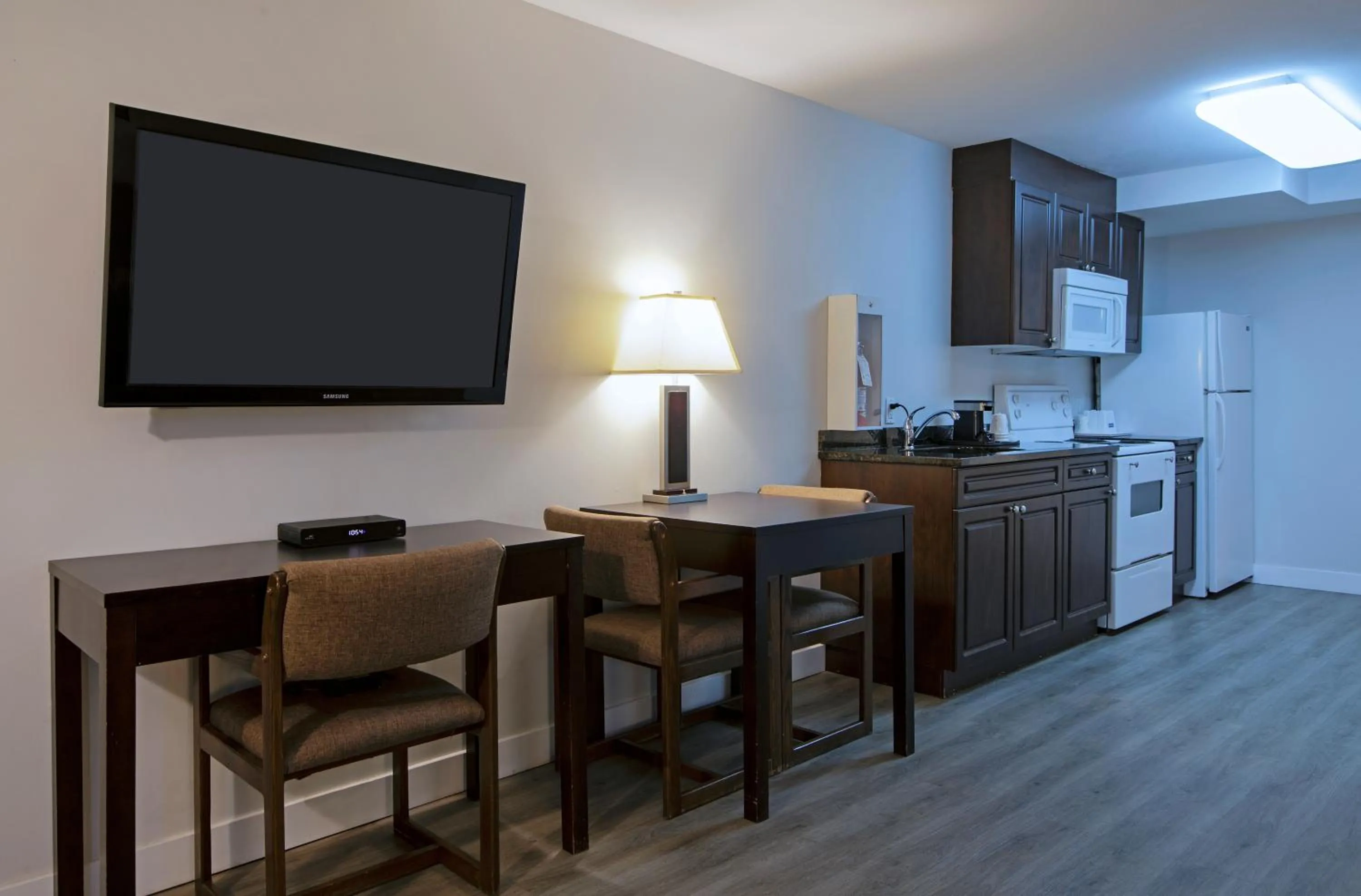 Travelodge by Wyndham Kamloops Mountview
